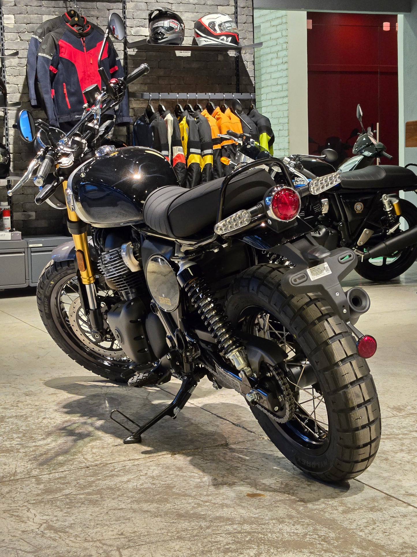 Royal Enfield Int Bear 650 Golden Shadow