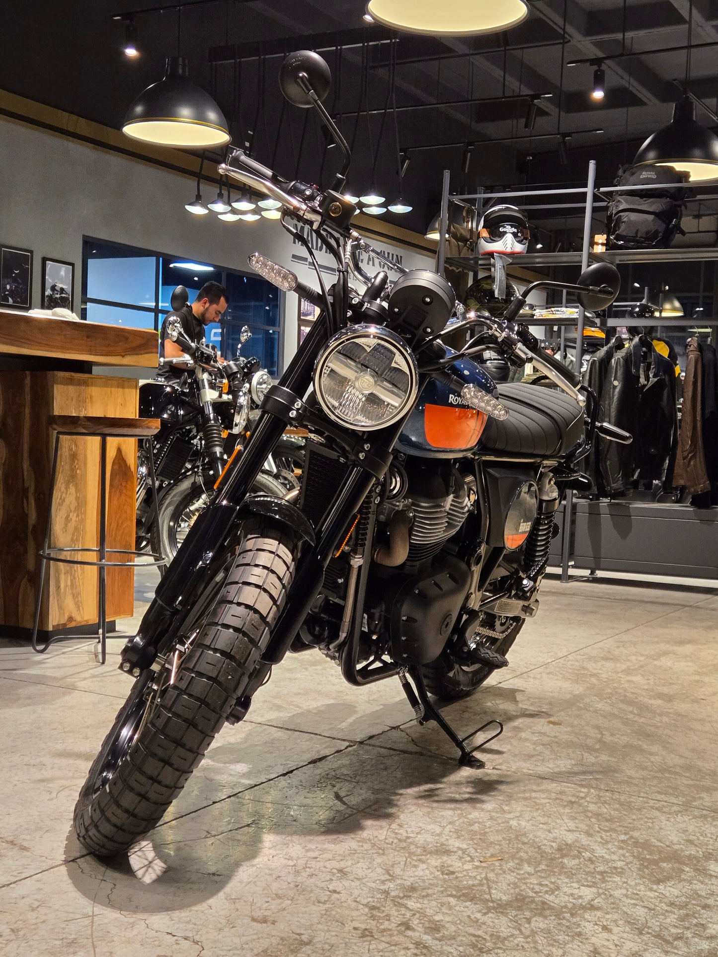Royal Enfield Int Bear 650 Petrol Green