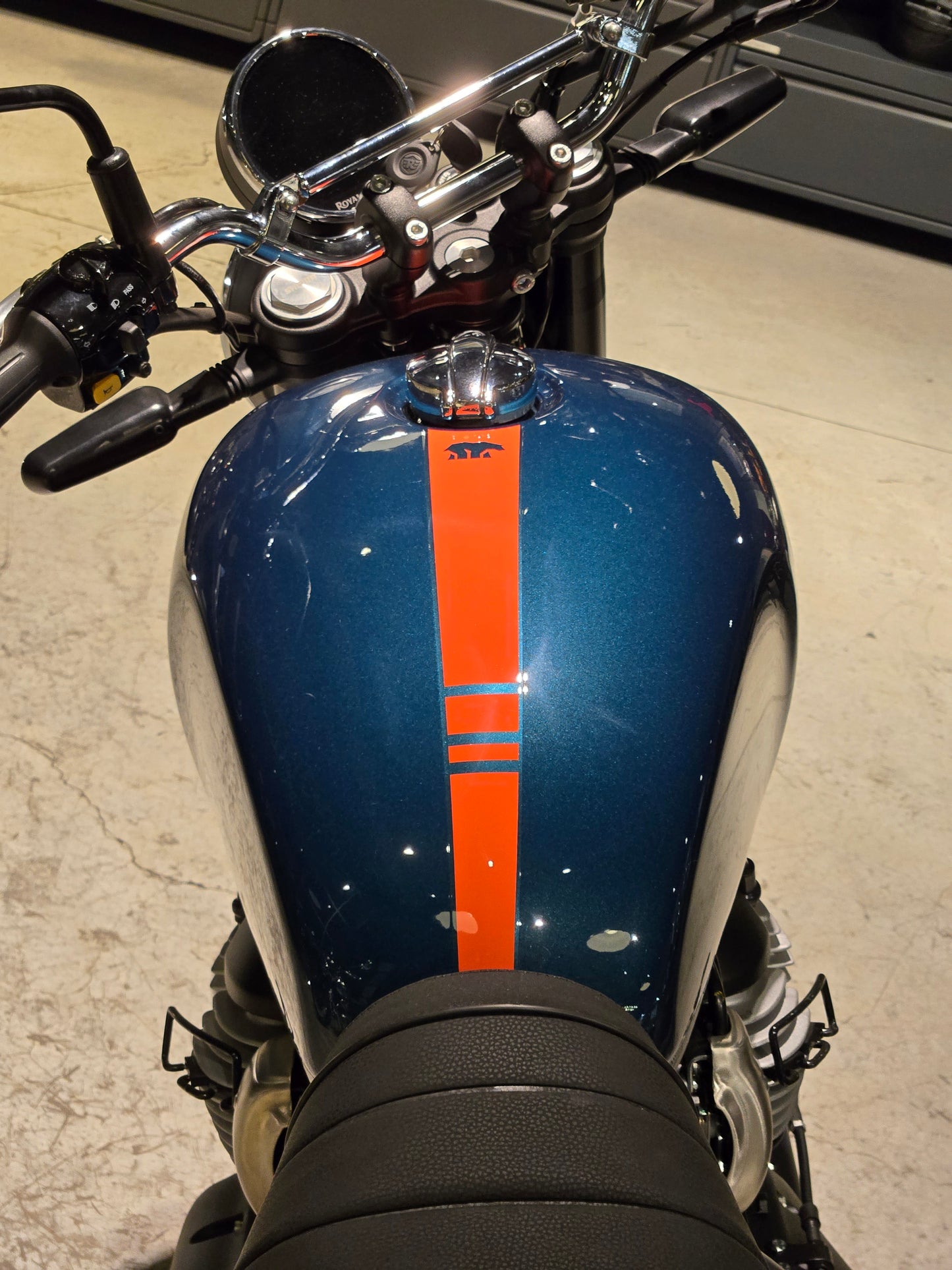 Royal Enfield Int Bear 650 Petrol Green