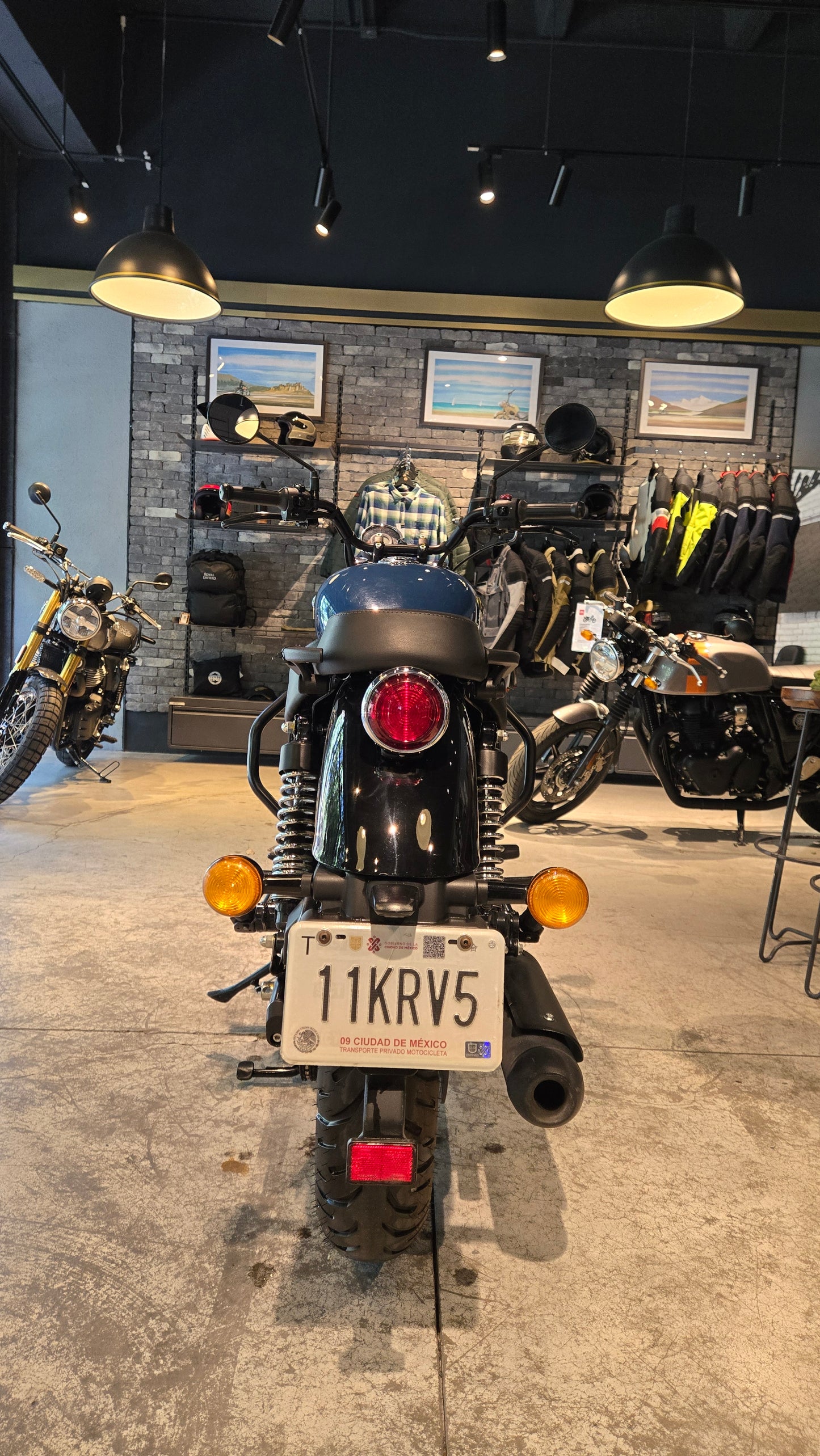 Royal Enfield Meteor 350 Fireball blue