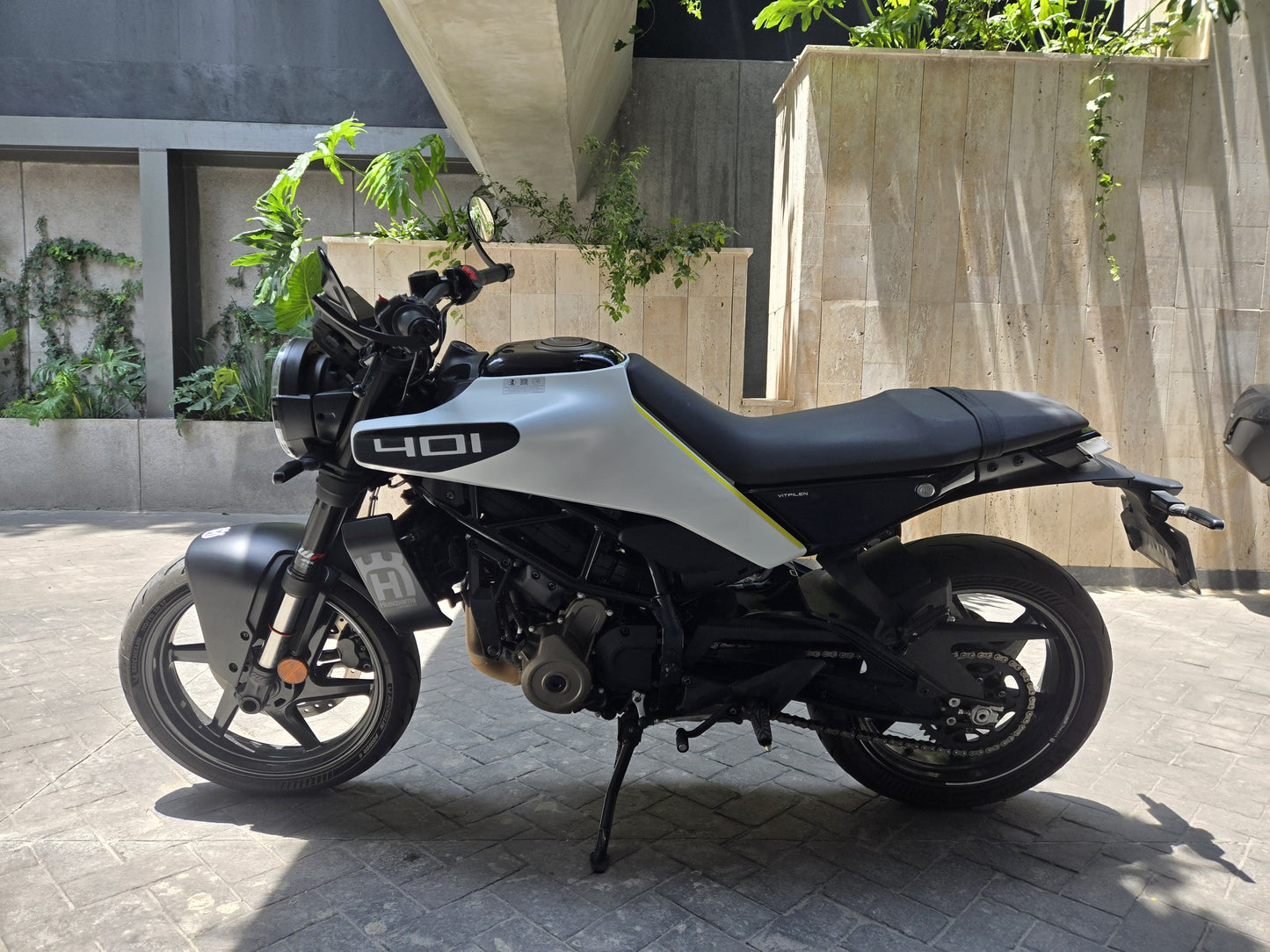 HUSQVARNA Svartpilen 401