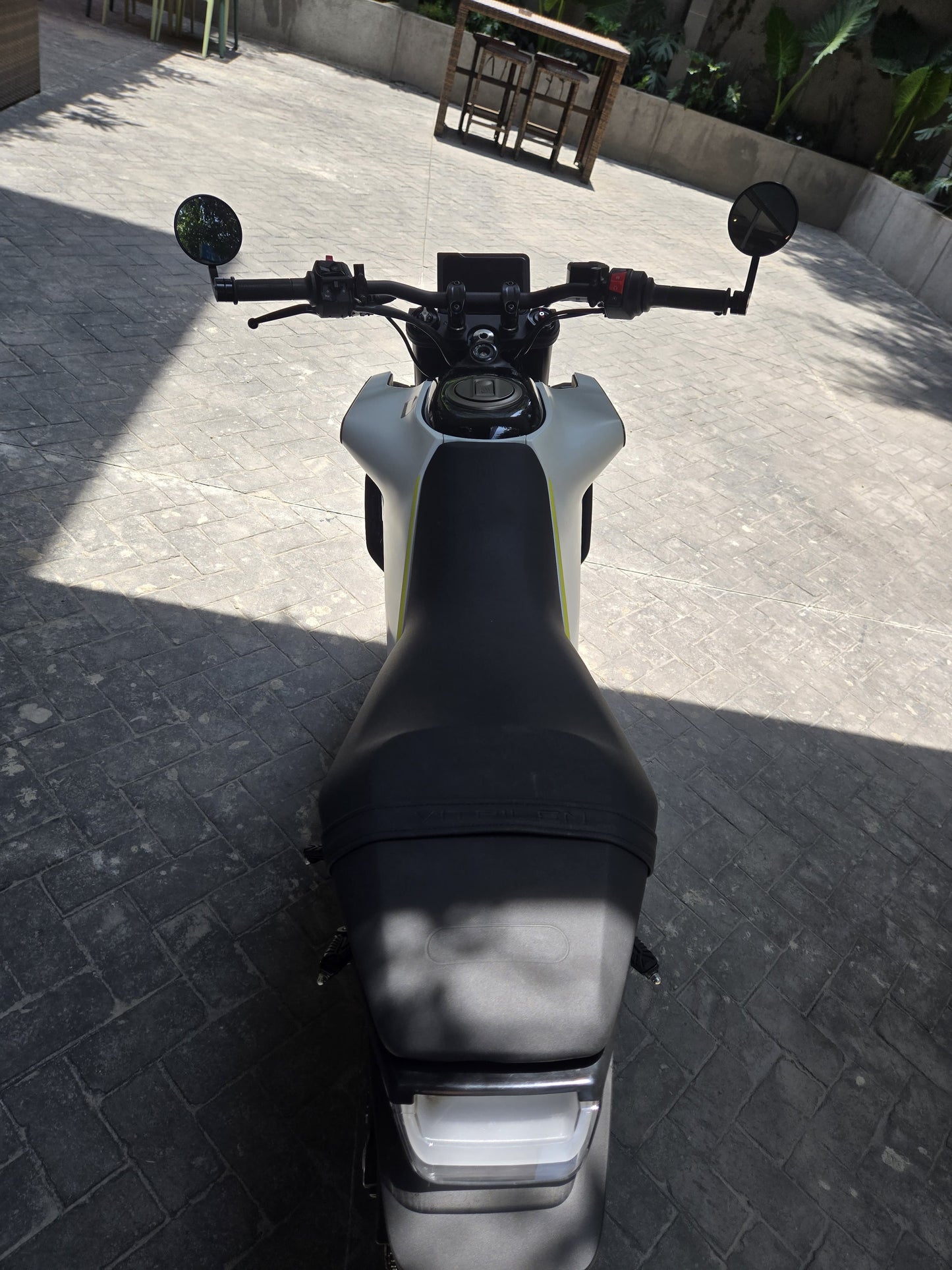 HUSQVARNA Svartpilen 401