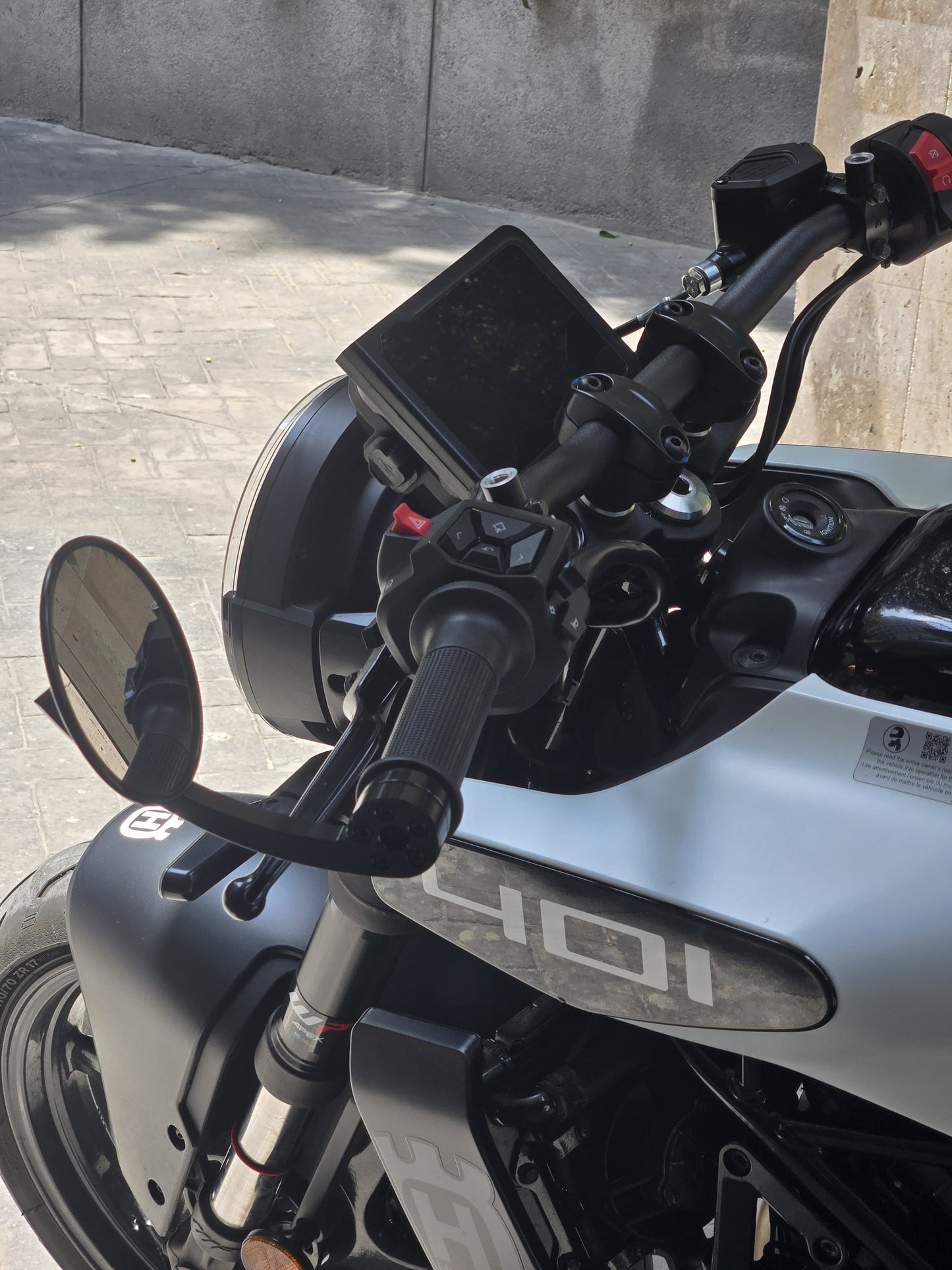 HUSQVARNA Svartpilen 401