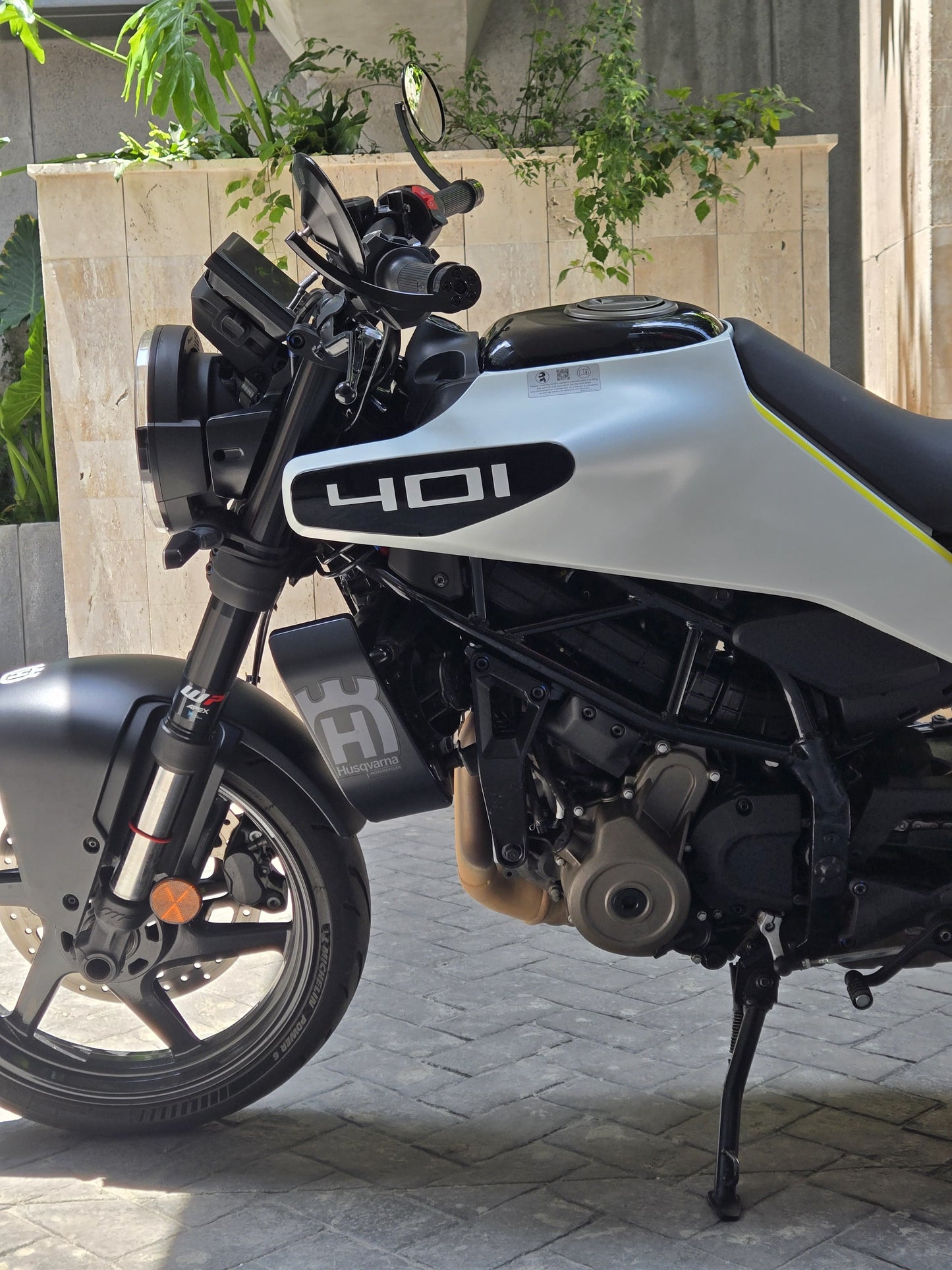 HUSQVARNA Svartpilen 401