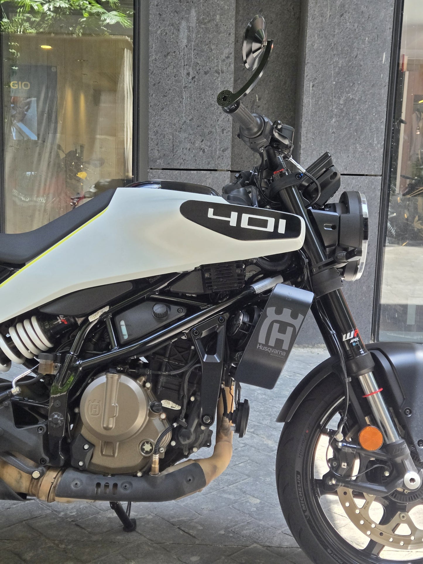 HUSQVARNA Svartpilen 401