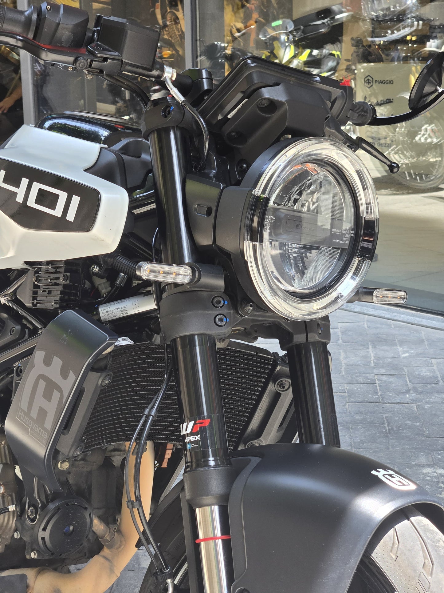 HUSQVARNA Svartpilen 401