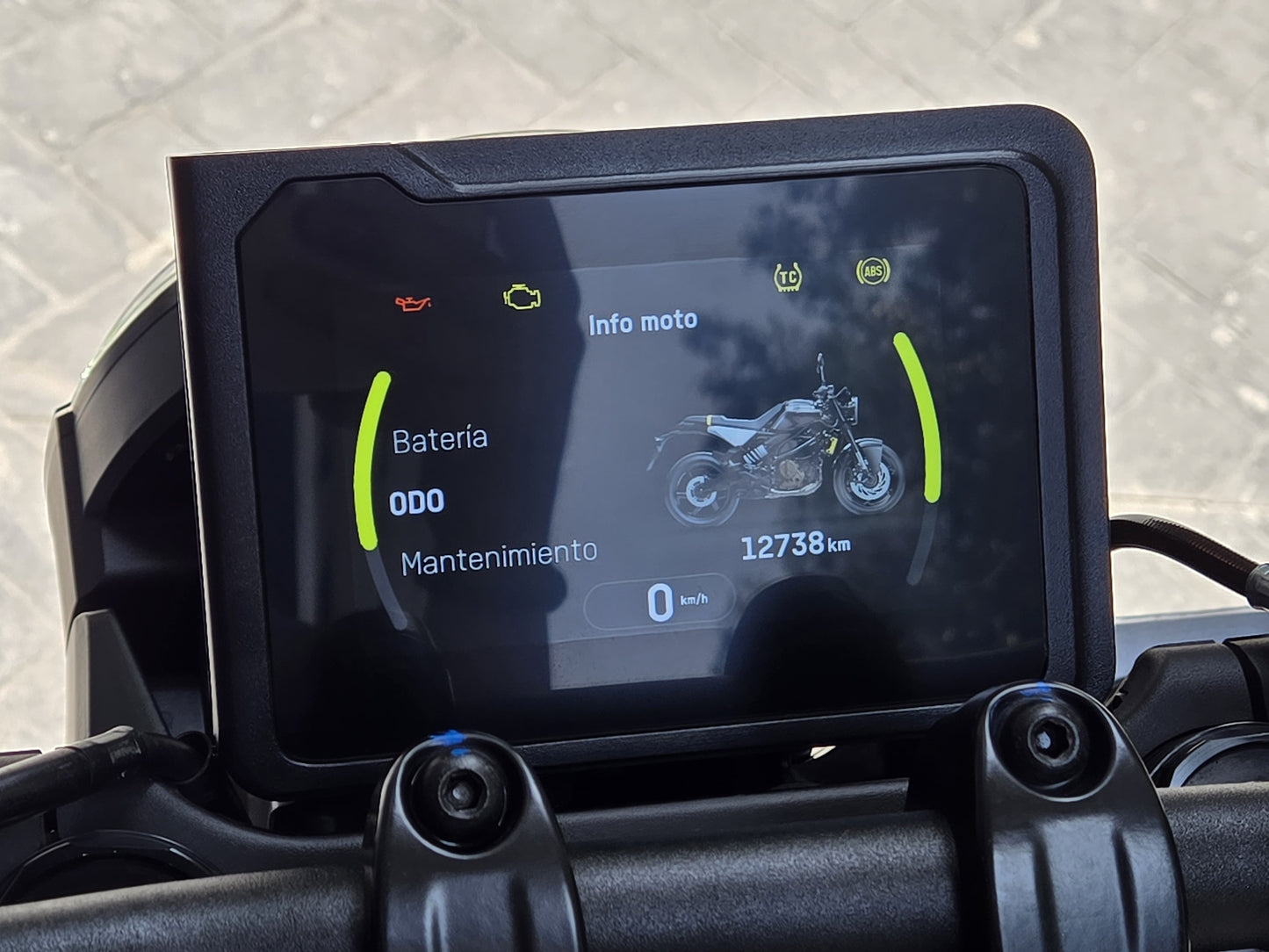HUSQVARNA Svartpilen 401