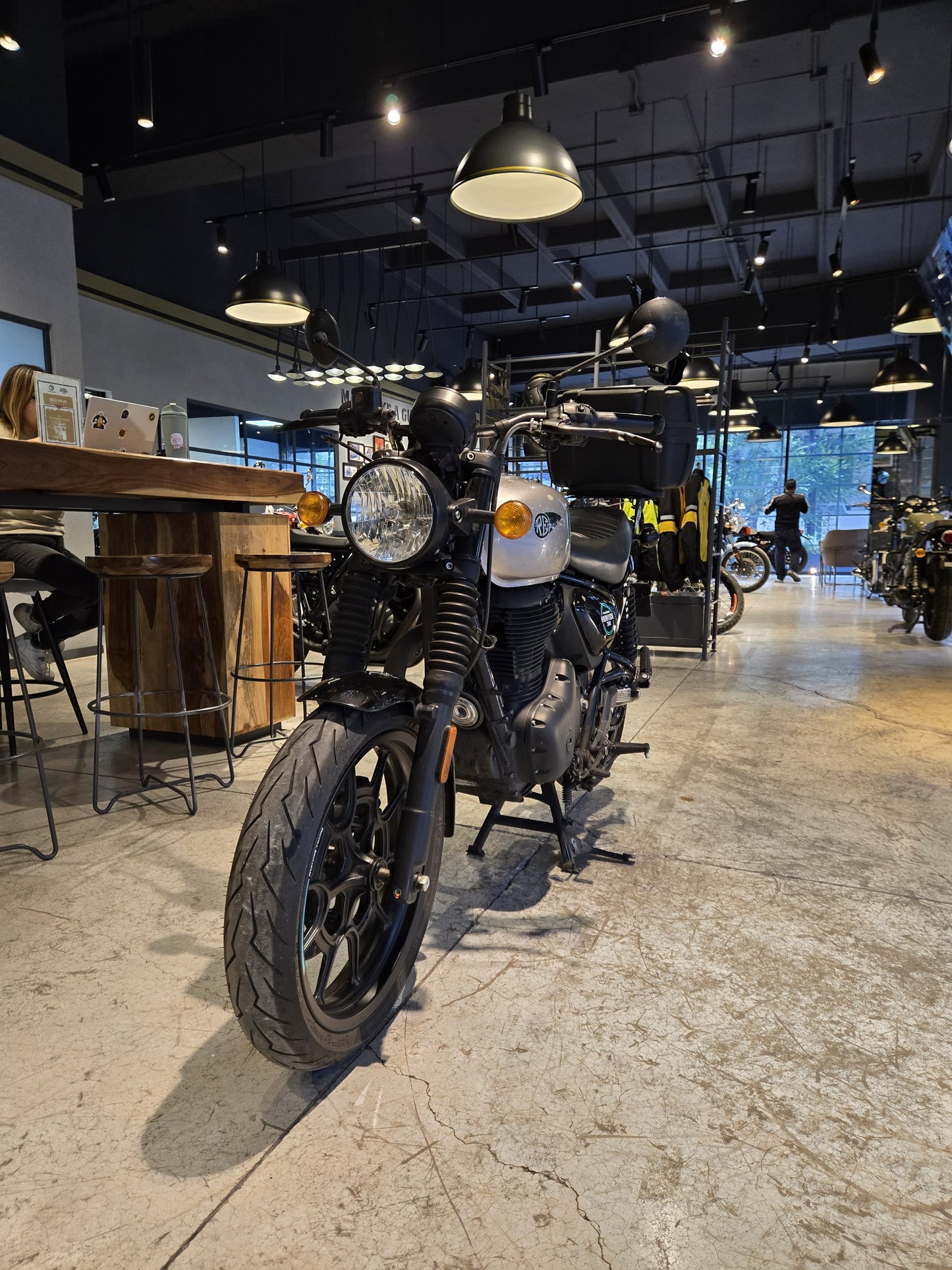 Royal Enfield Hunter 350 Dapper Grey 2023