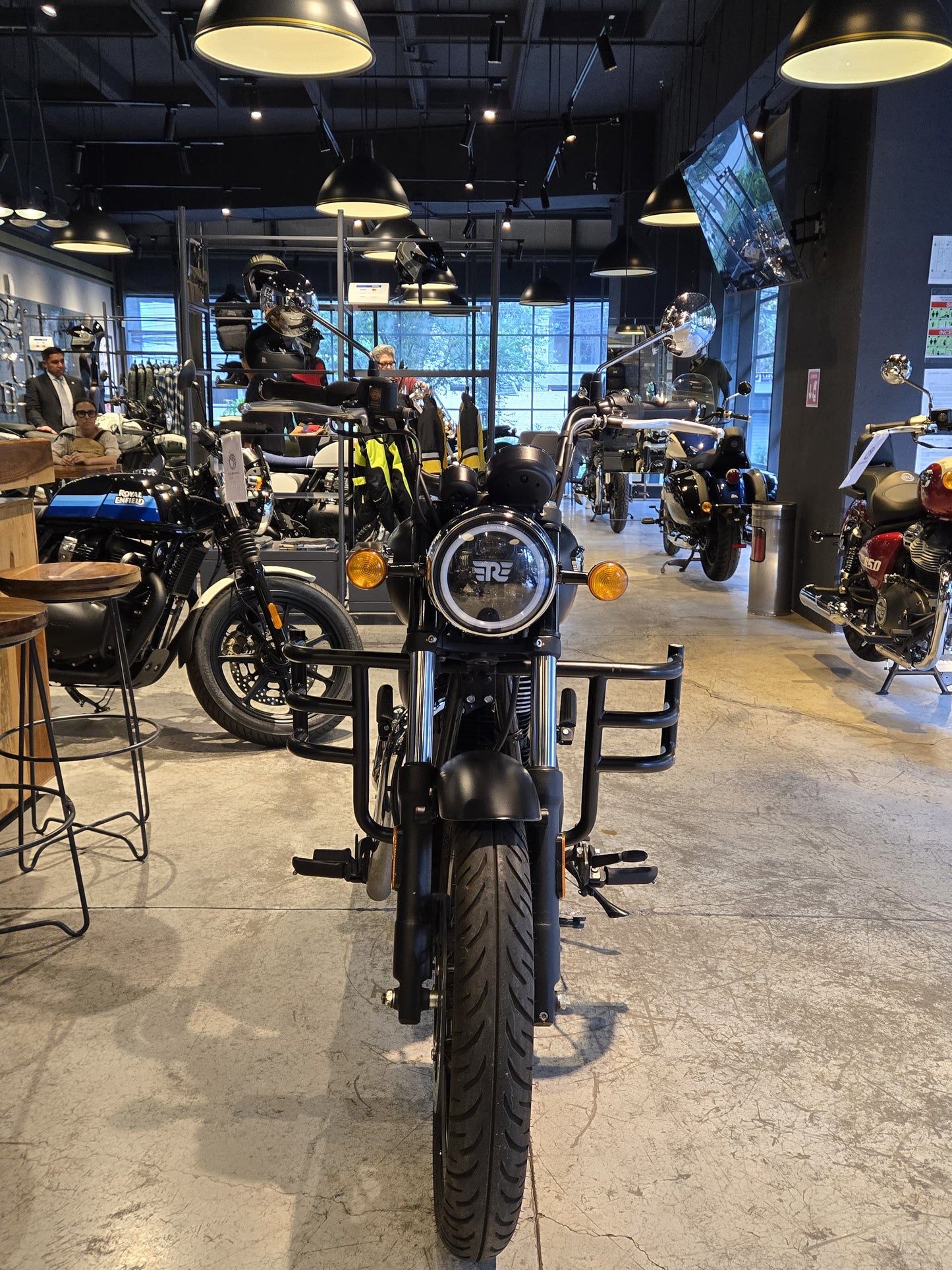Royal Enfield Meteor 350 Stellar Black 2024