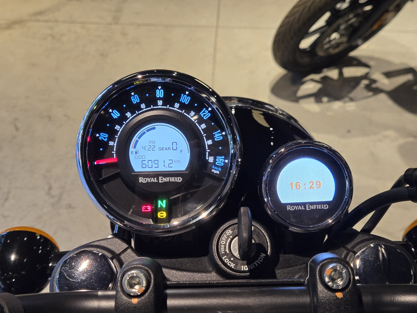 Royal Enfield Meteor 350 Stellar Black 2024