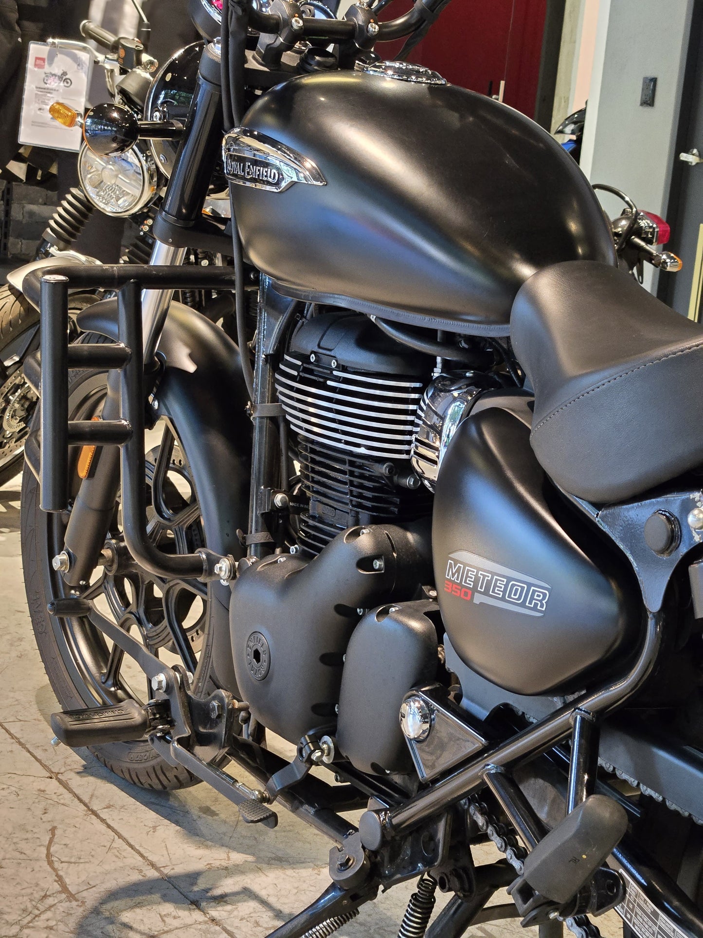 Royal Enfield Meteor 350 Stellar Black 2024