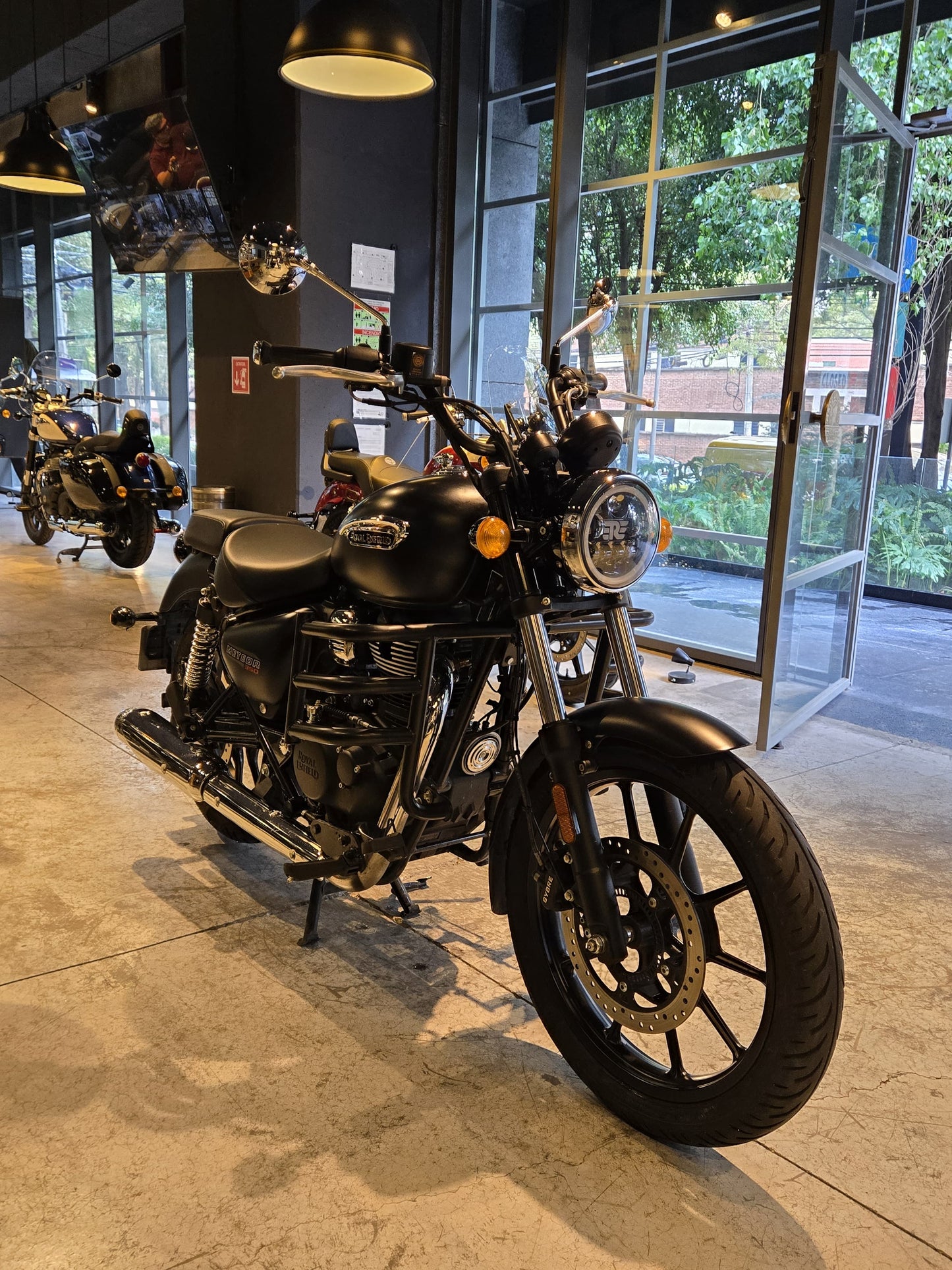 Royal Enfield Meteor 350 Stellar Black 2024