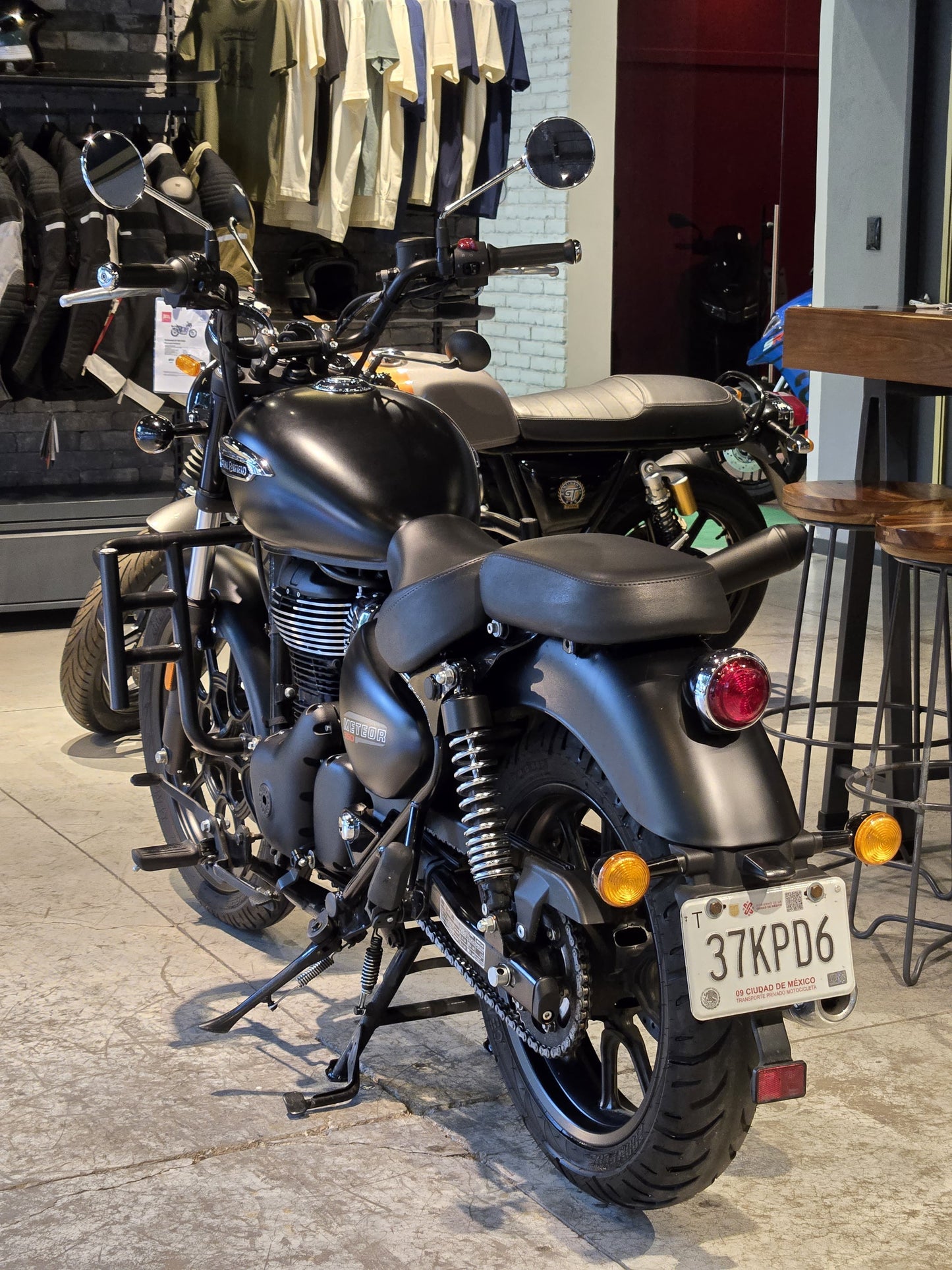 Royal Enfield Meteor 350 Stellar Black 2024