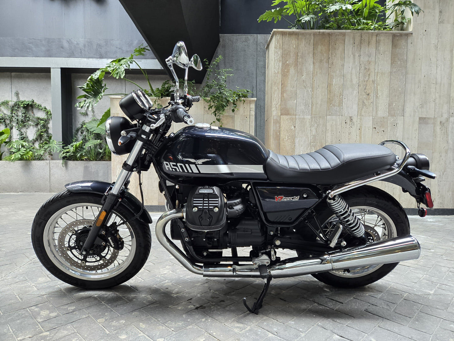 Moto Guzzi V7 Special 2023