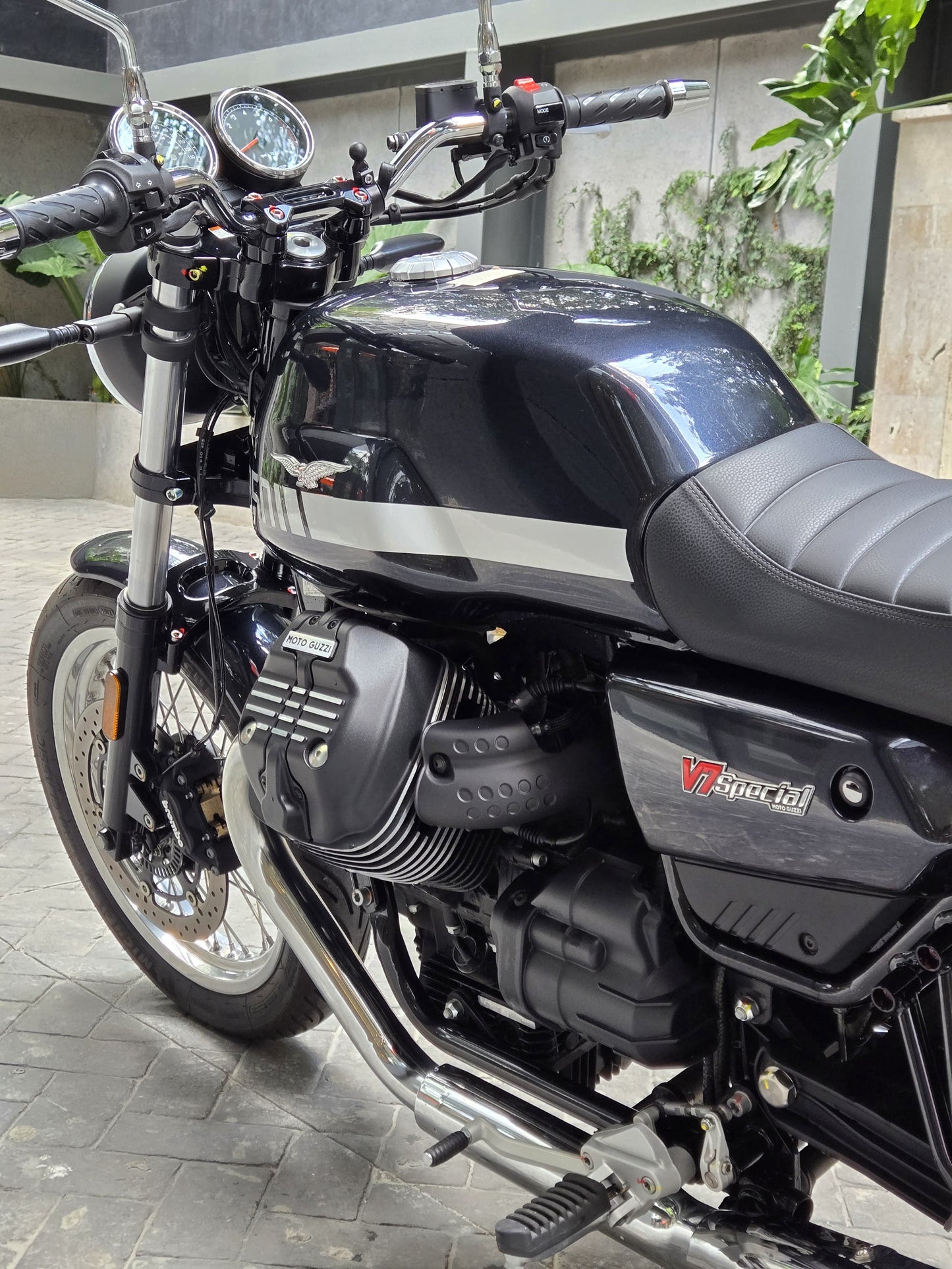 Moto Guzzi V7 Special 2023