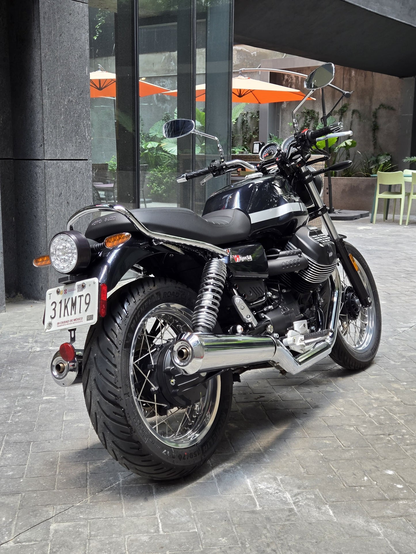 Moto Guzzi V7 Special 2023