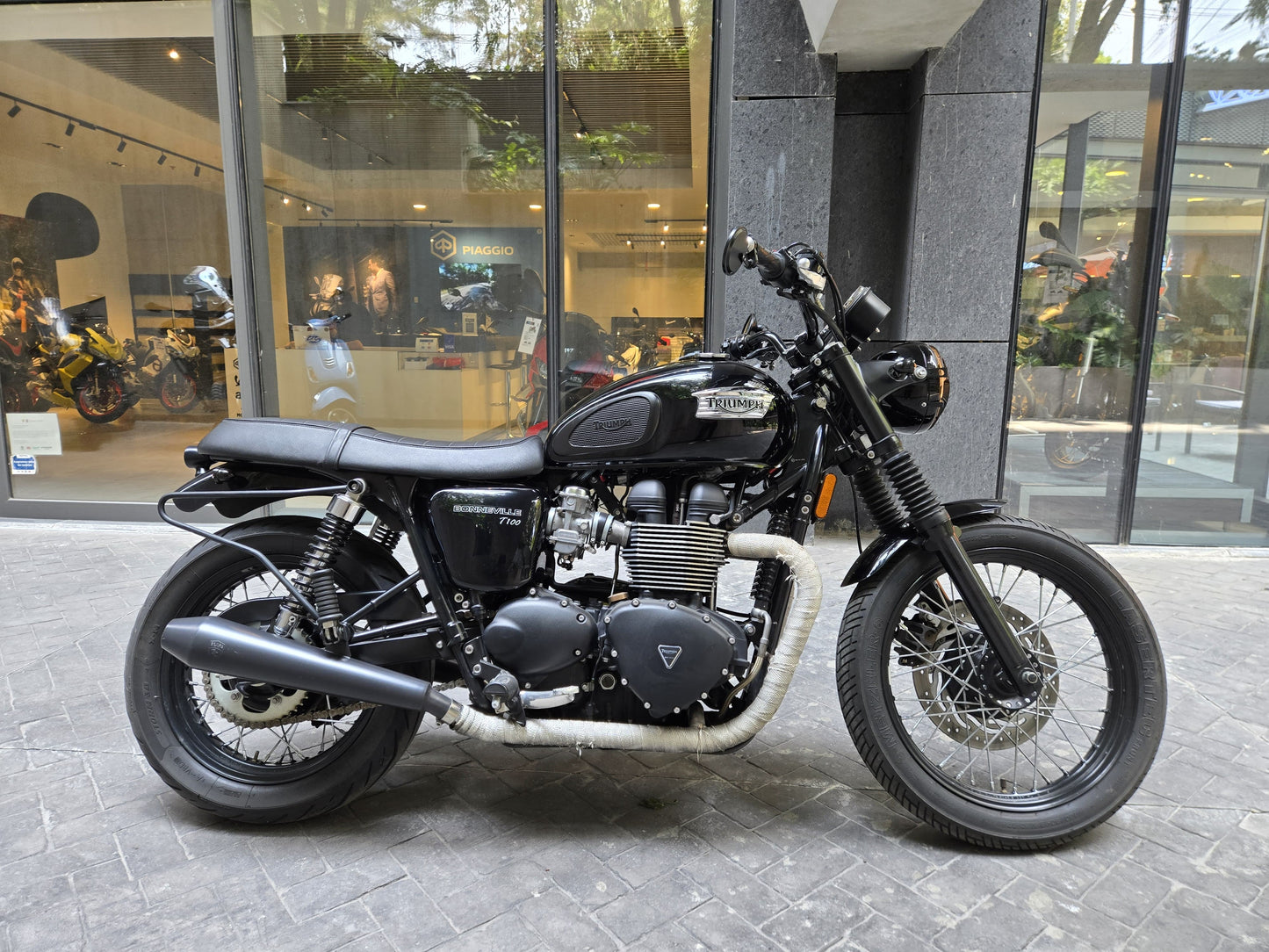 TRIUMPH BONNEVILLE T100 2015