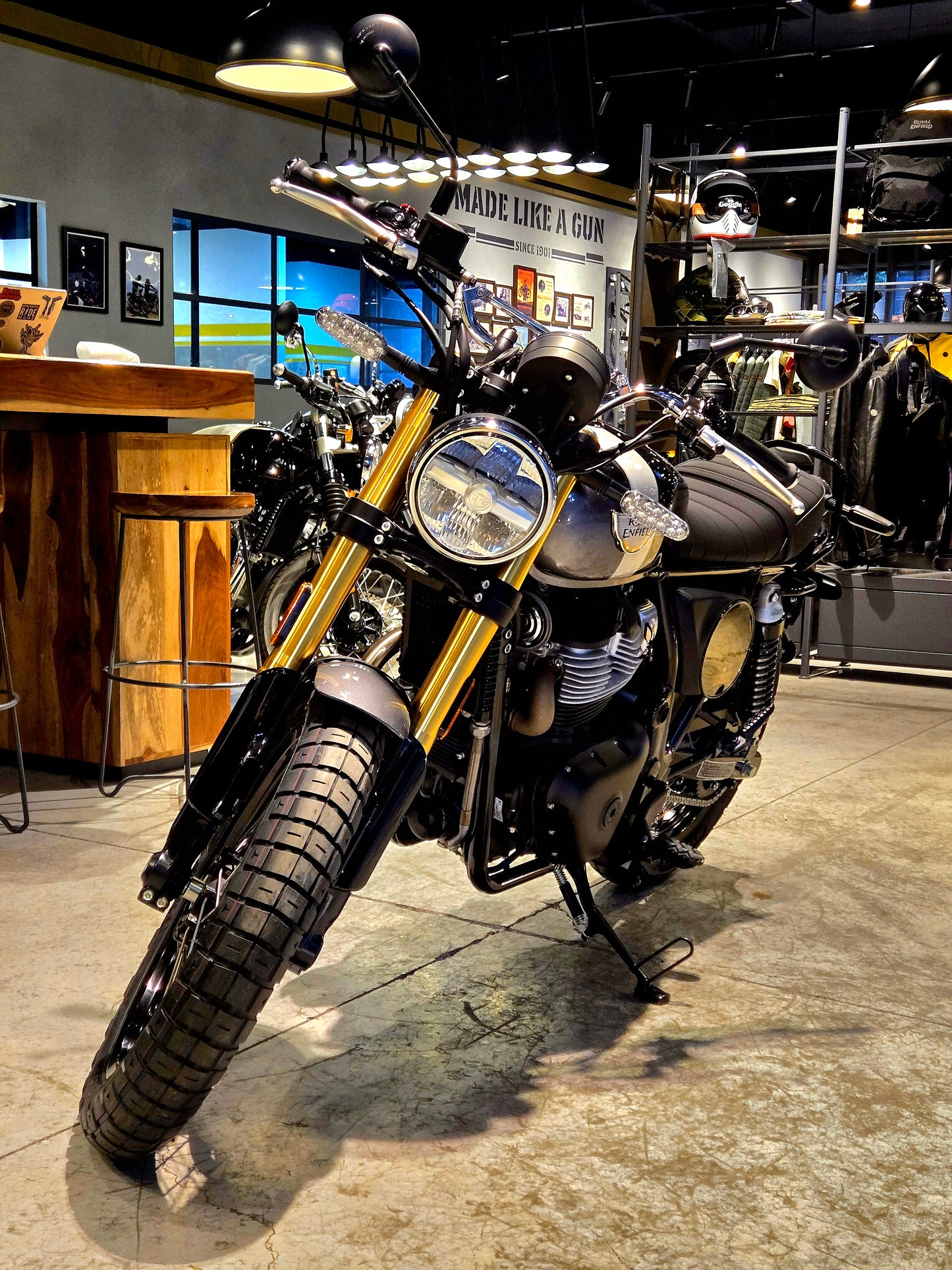 Royal Enfield Int Bear 650 Golden Shadow