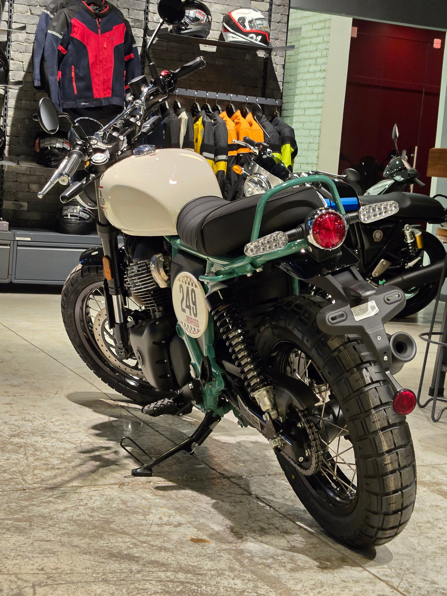 Royal Enfield Int Bear 650 Two Four Nine