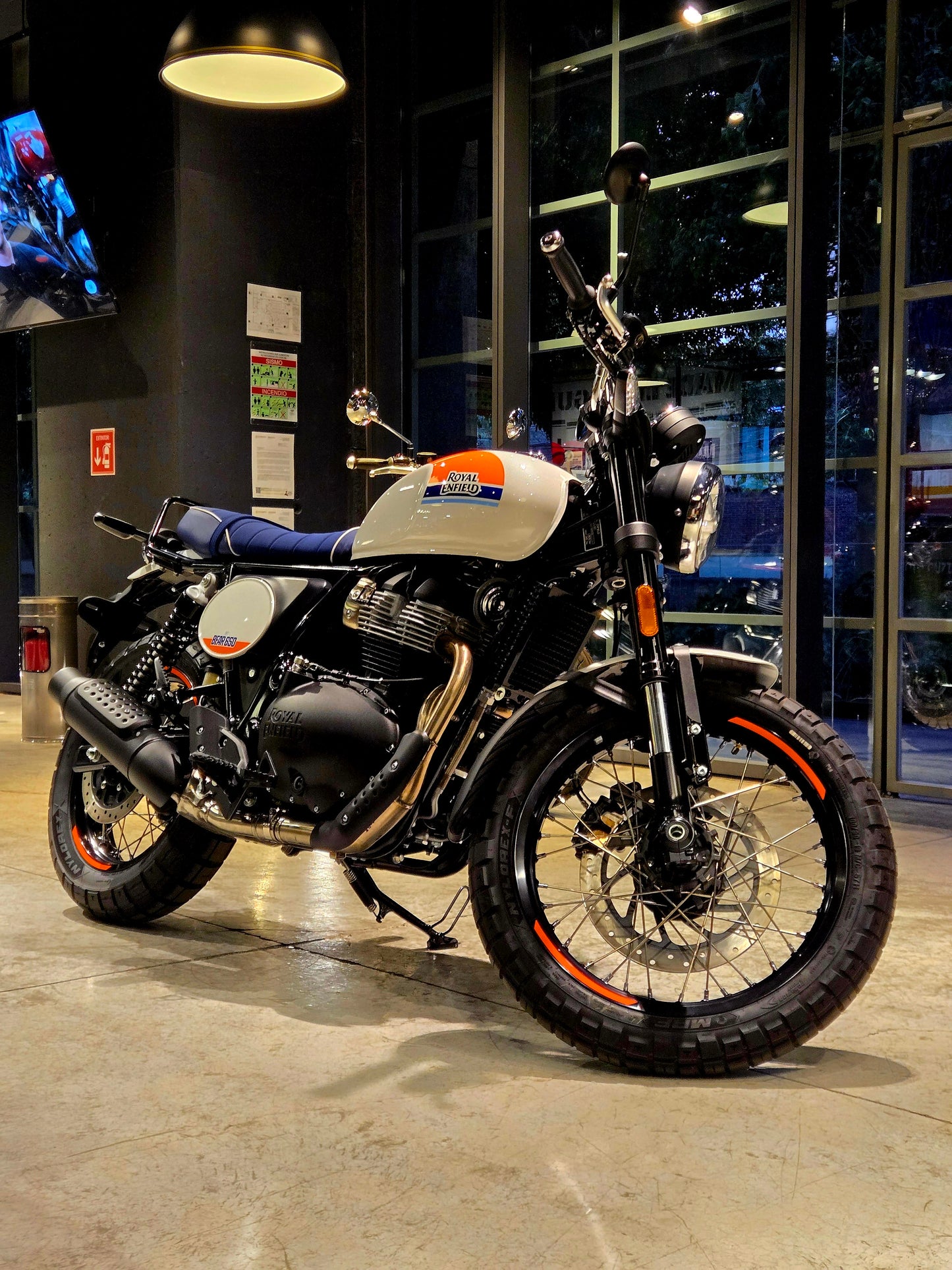 Royal Enfield Int Bear 650 Boadwalk White