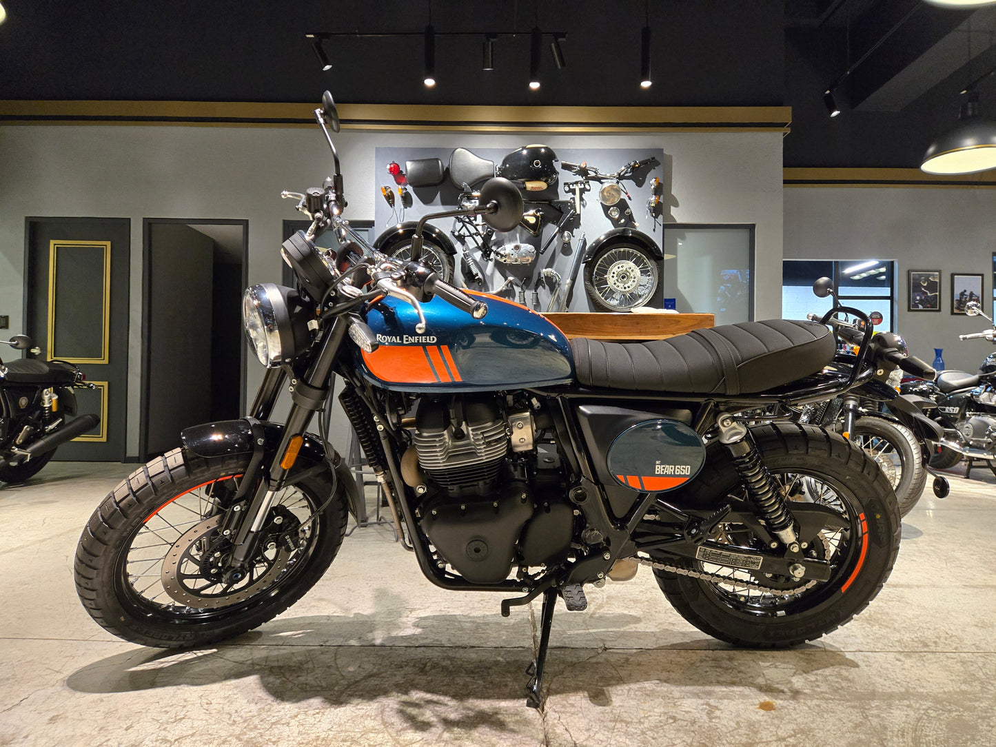Royal Enfield Int Bear 650 Petrol Green