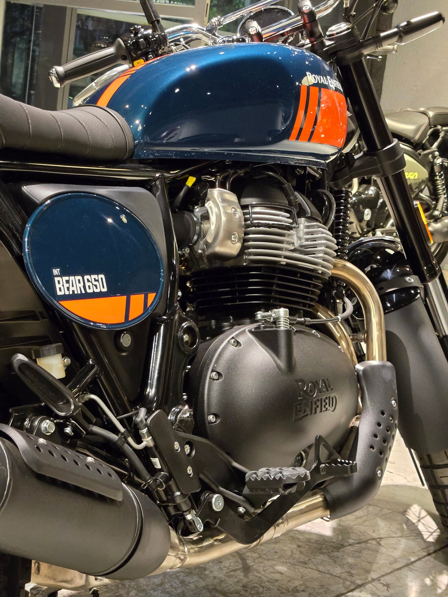 Royal Enfield Int Bear 650 Petrol Green