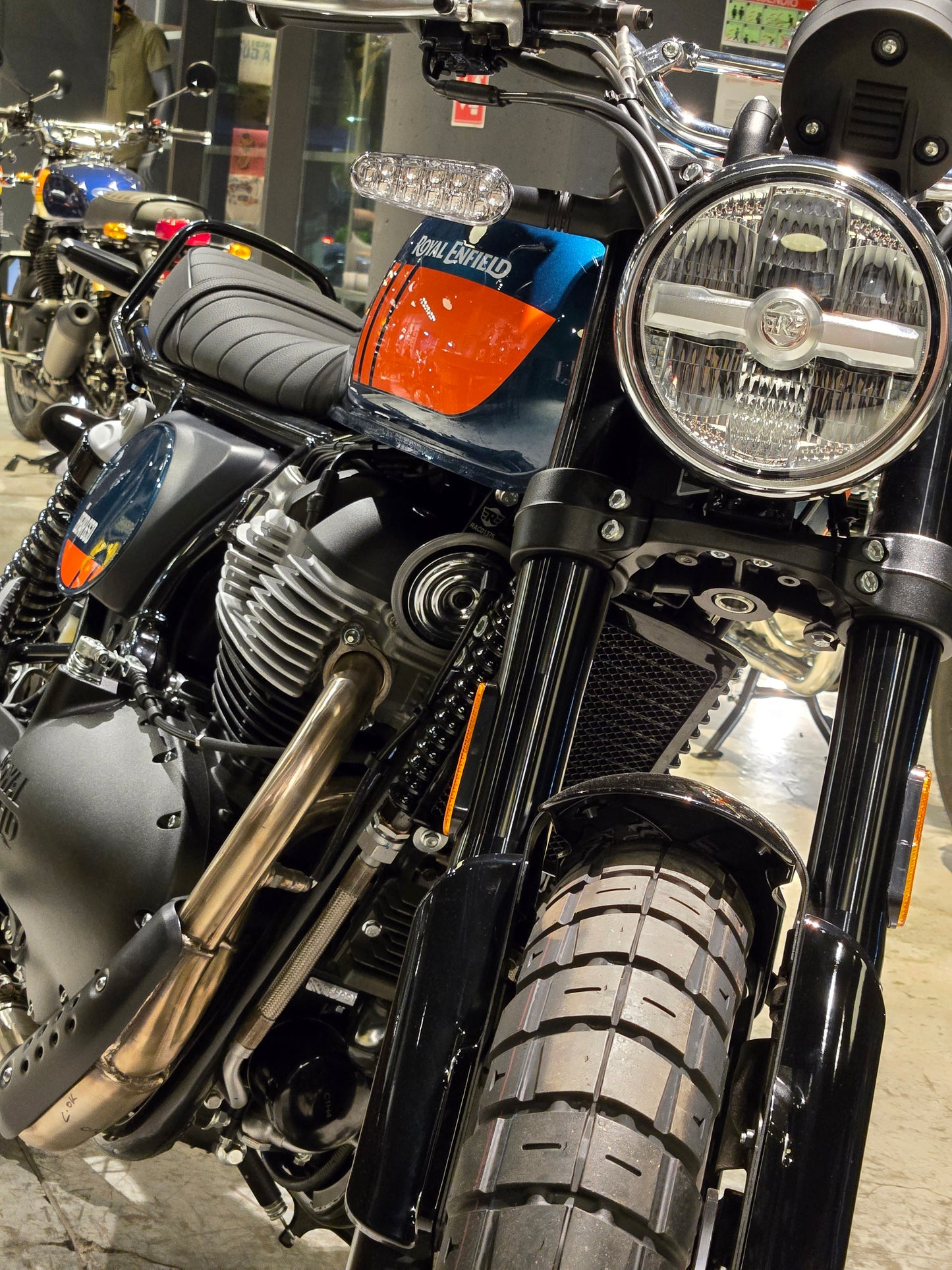 Royal Enfield Int Bear 650 Petrol Green