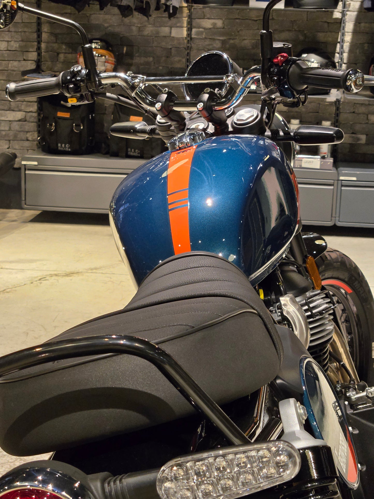 Royal Enfield Int Bear 650 Petrol Green