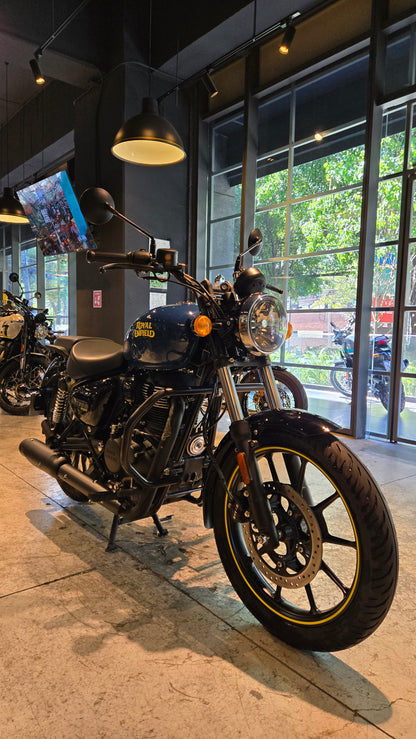 Royal Enfield Meteor 350 Fireball blue