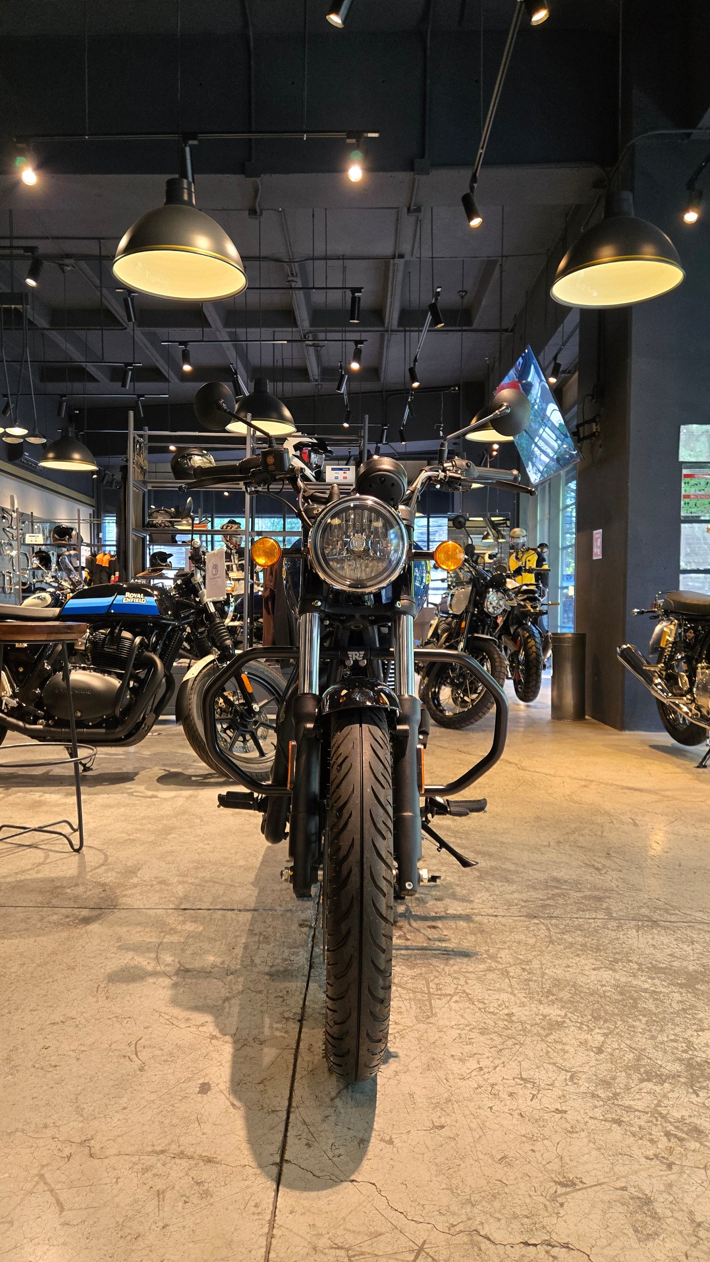 Royal Enfield Meteor 350 Fireball blue