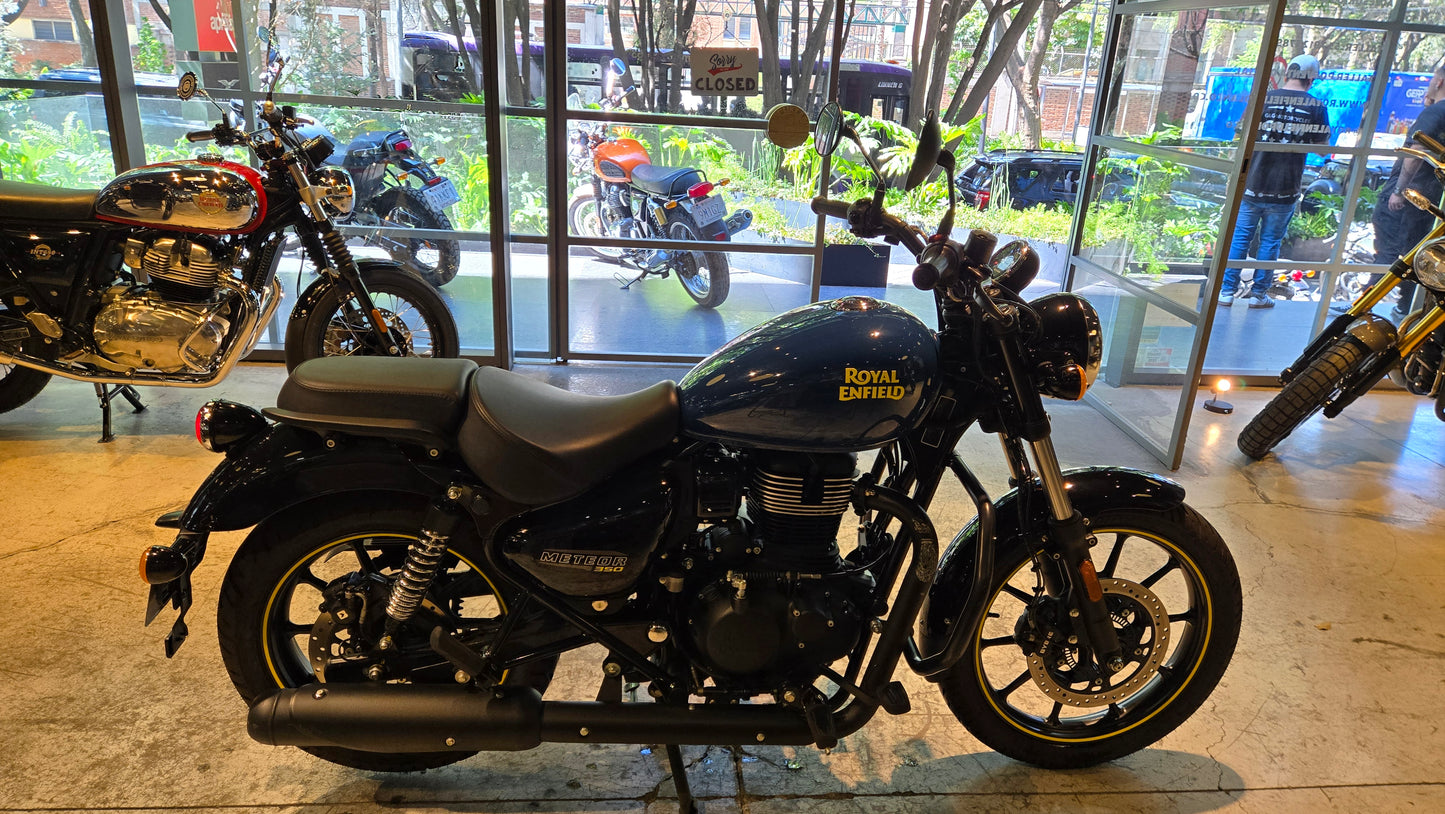 Royal Enfield Meteor 350 Fireball blue