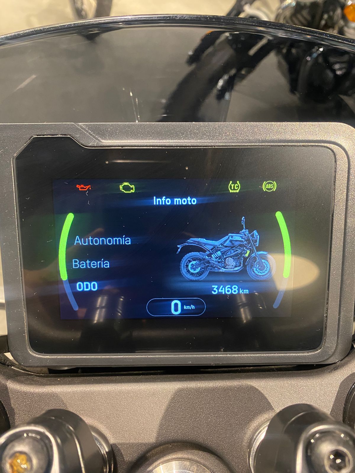 HUSQVARNA Svartpilen 401