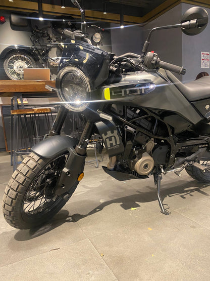 HUSQVARNA Svartpilen 401
