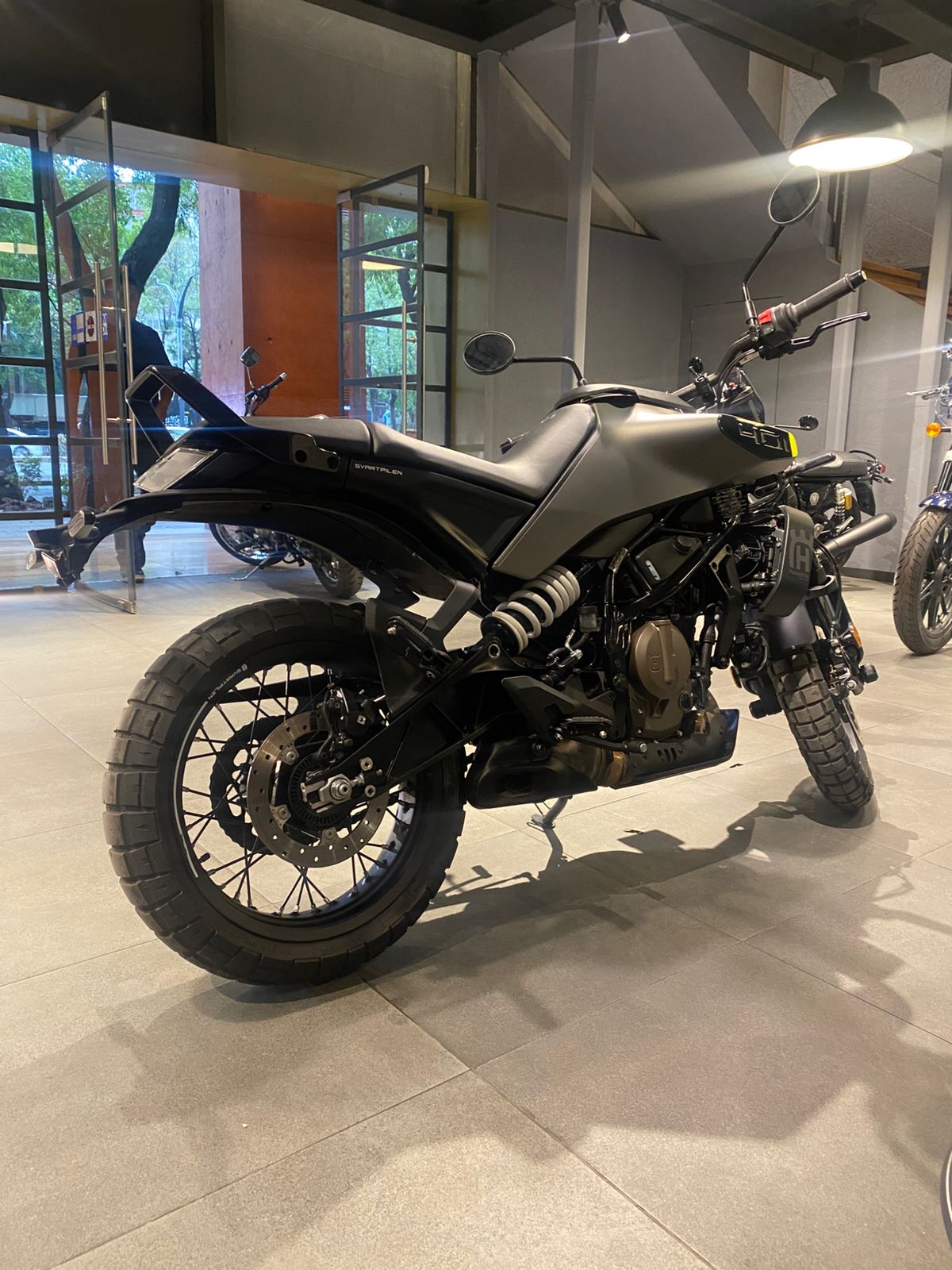 HUSQVARNA Svartpilen 401