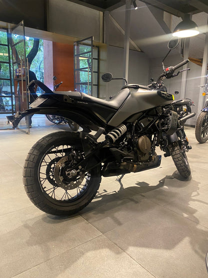 HUSQVARNA Svartpilen 401