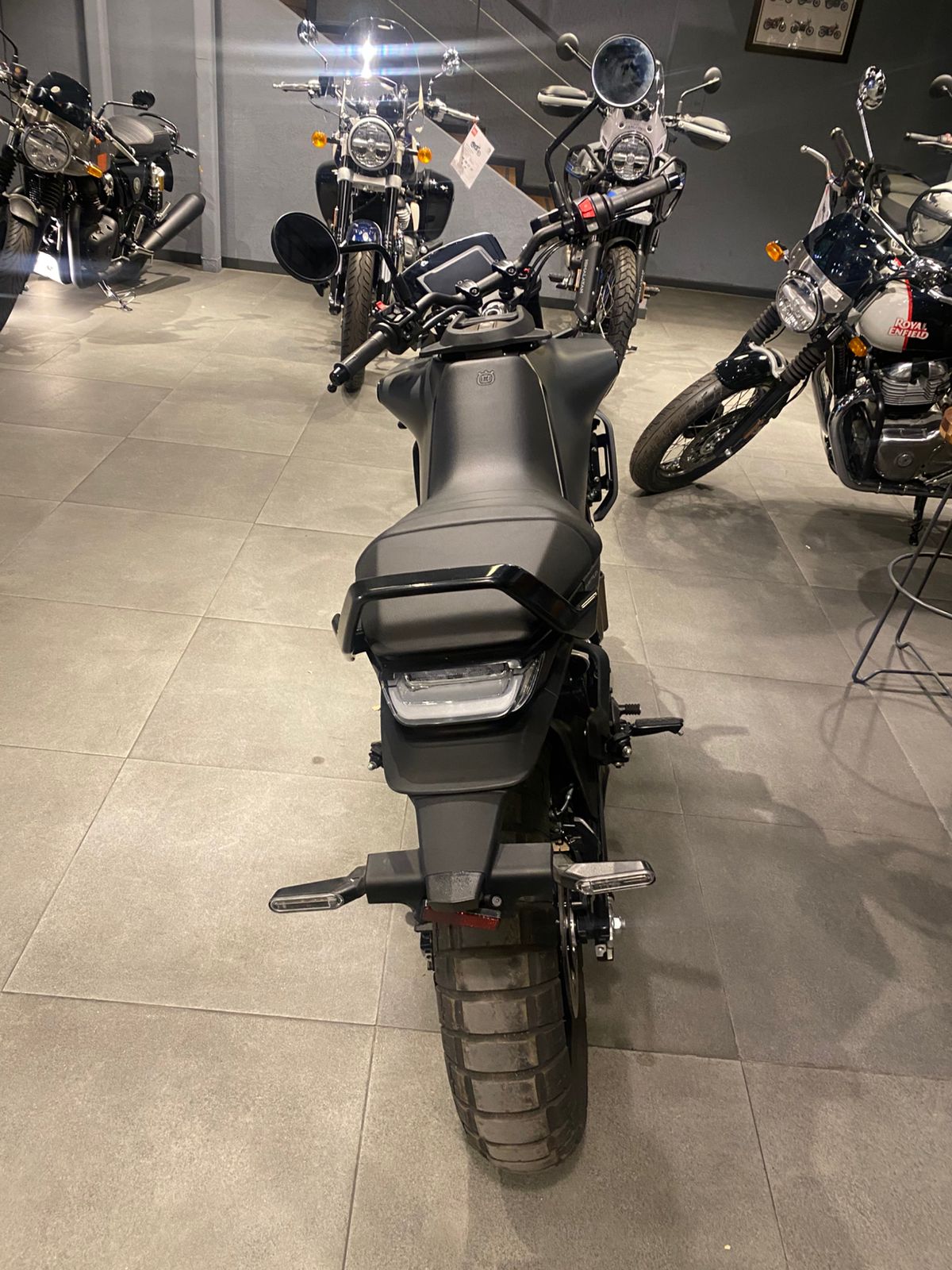 HUSQVARNA Svartpilen 401
