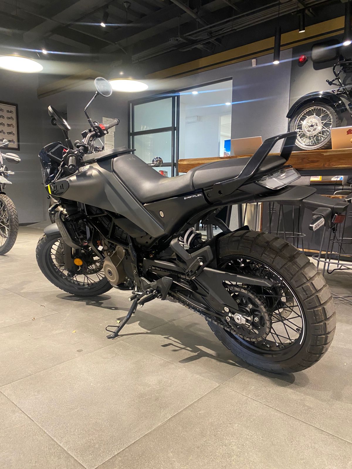 HUSQVARNA Svartpilen 401