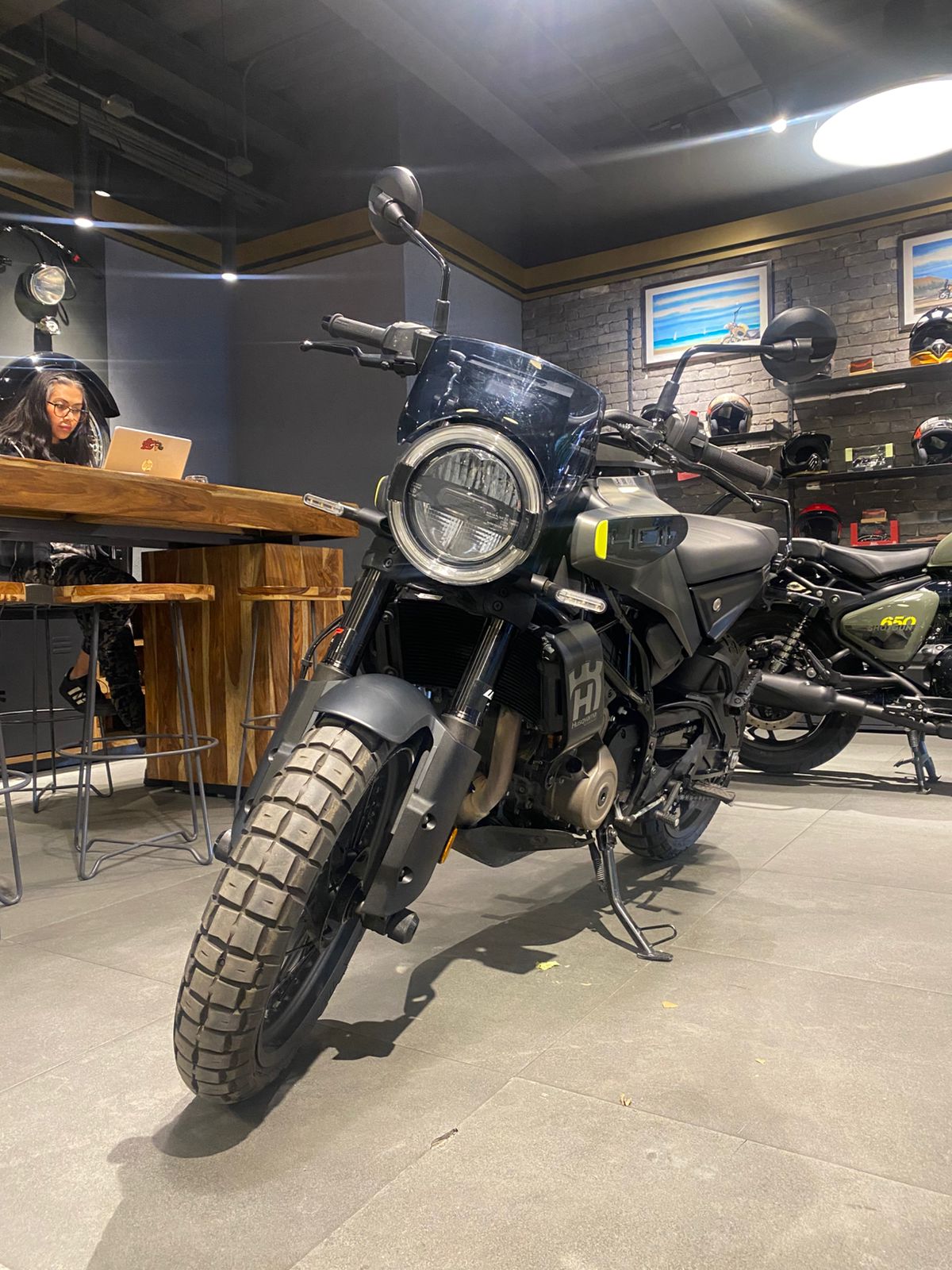 HUSQVARNA Svartpilen 401