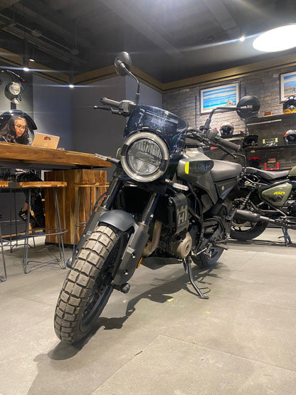 HUSQVARNA Svartpilen 401
