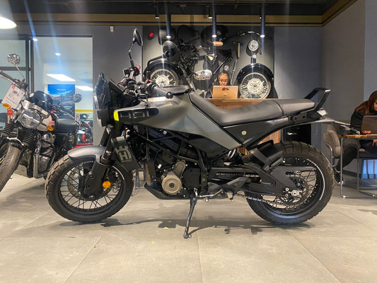 HUSQVARNA Svartpilen 401