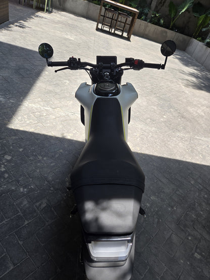 HUSQVARNA Svartpilen 401