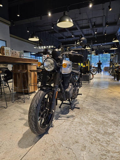 Royal Enfield Hunter 350 Dapper Grey 2023