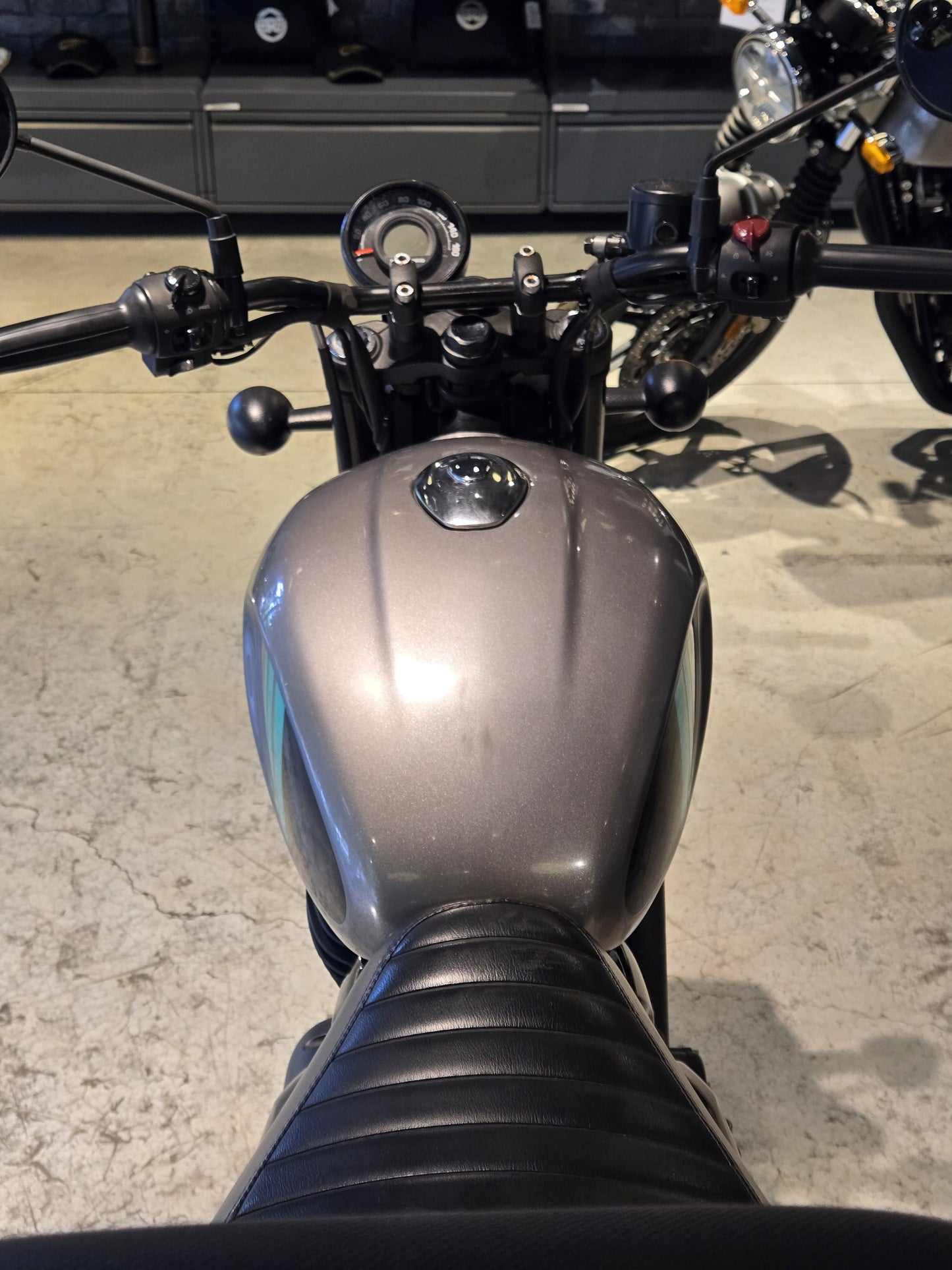 Royal Enfield Hunter 350 Dapper Grey 2023