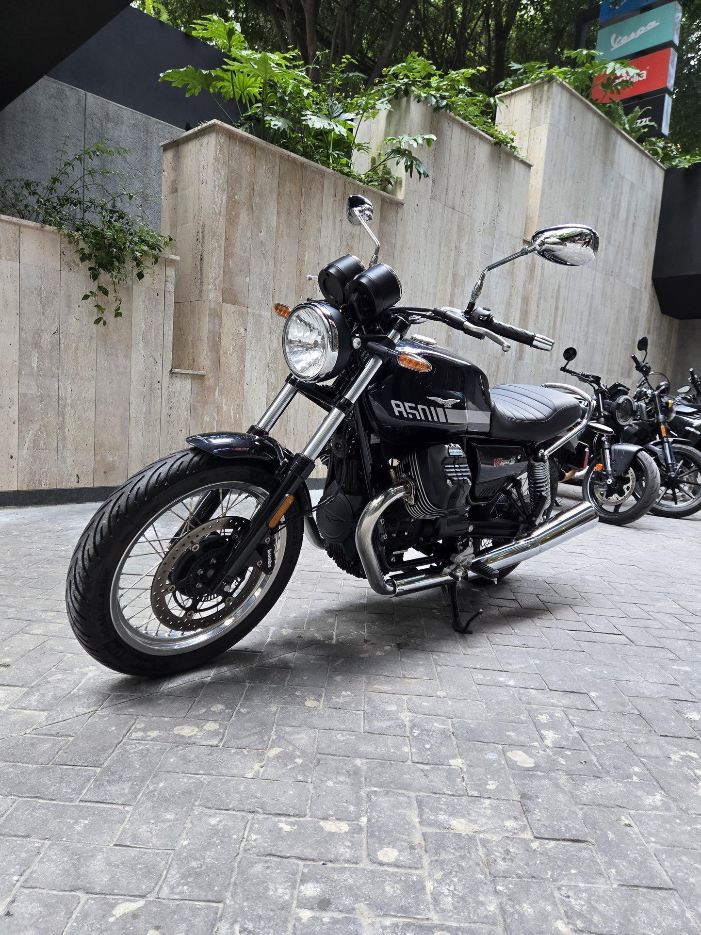 Moto Guzzi V7 Special 2023