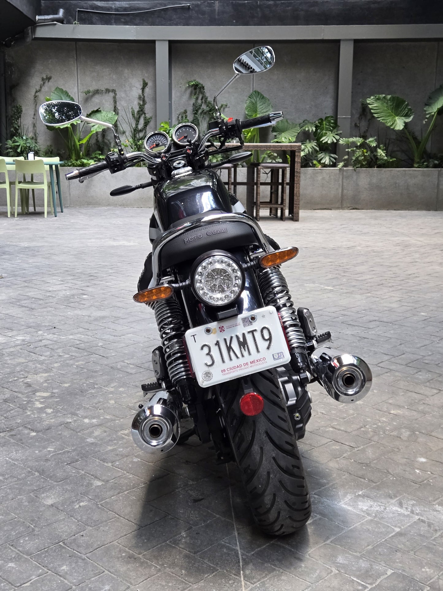 Moto Guzzi V7 Special 2023