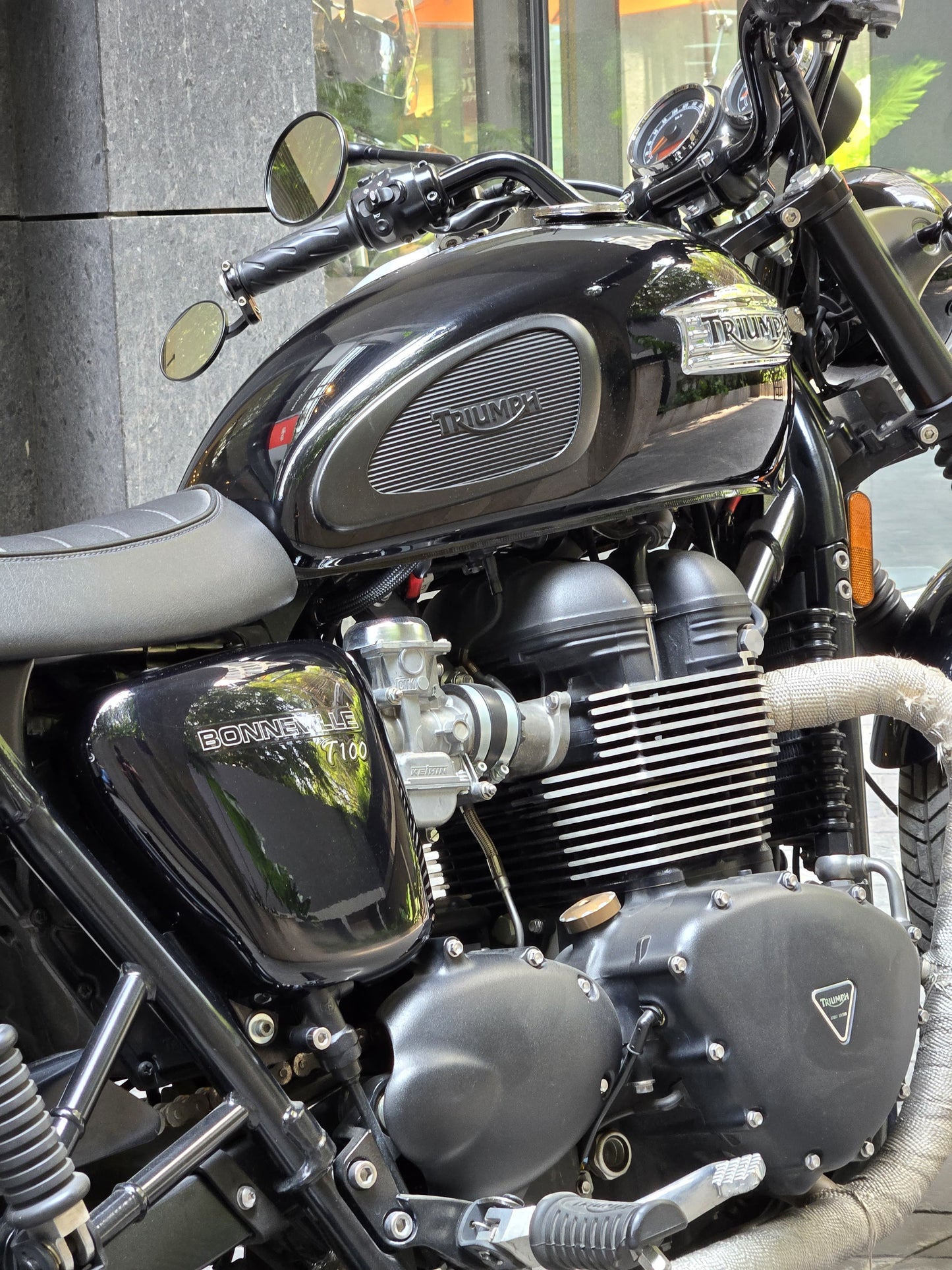 TRIUMPH BONNEVILLE T100 2015
