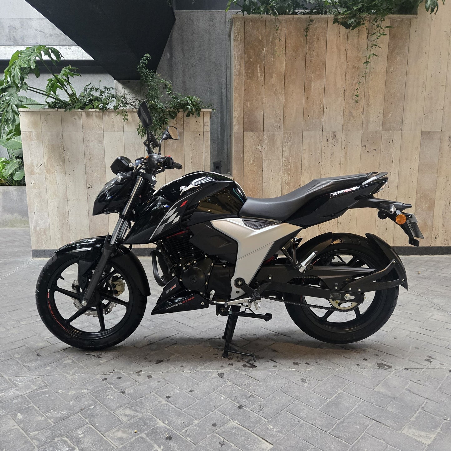TVS RTR 160 4V FI ABS 2025