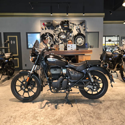 Royal Enfield Meteor 350 Stellar Black 2024