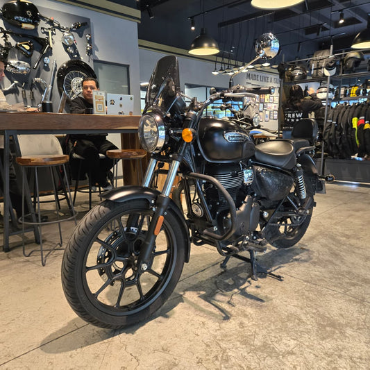 Royal Enfield Meteor 350 Stellar Black 2024
