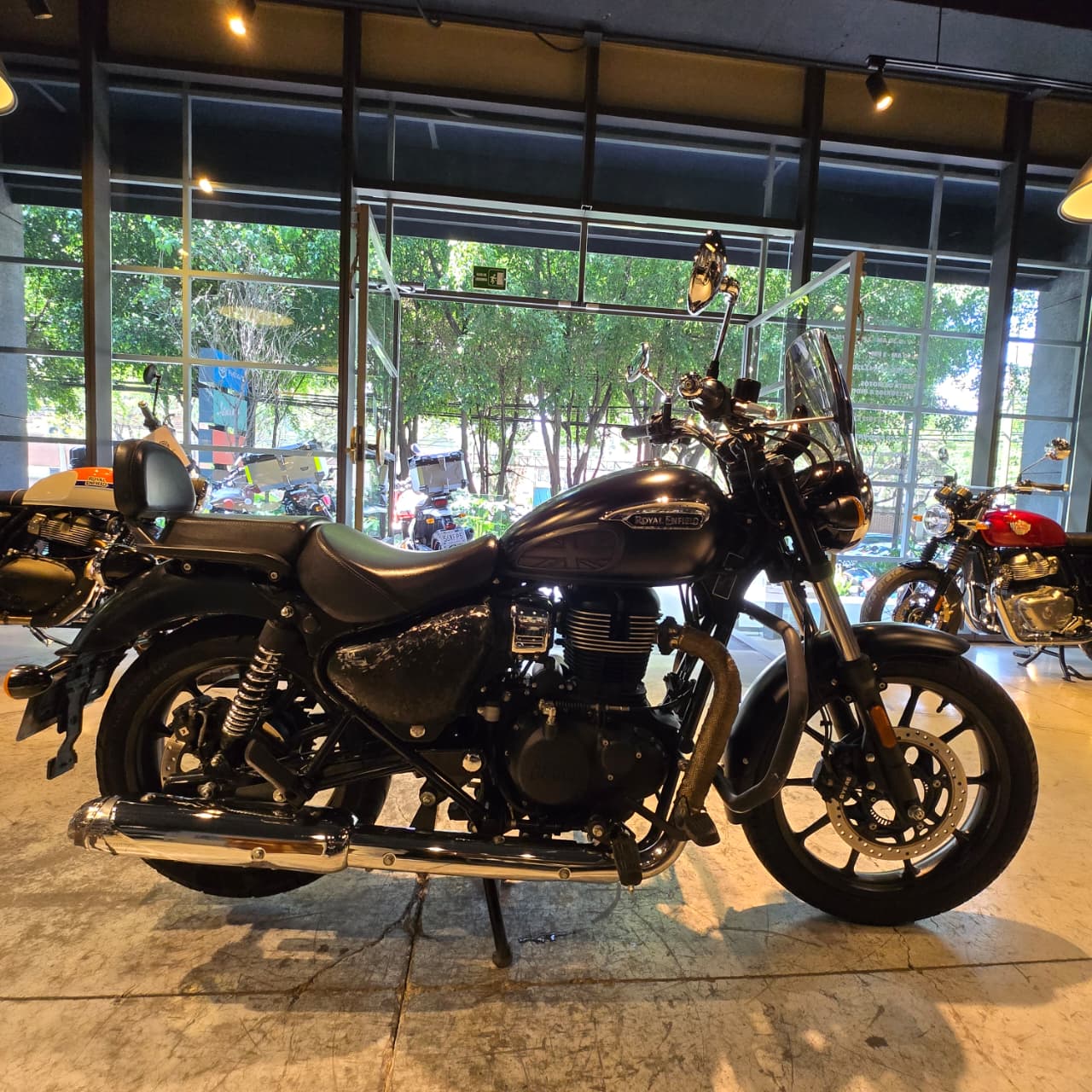 Royal Enfield Meteor 350 Stellar Black 2024